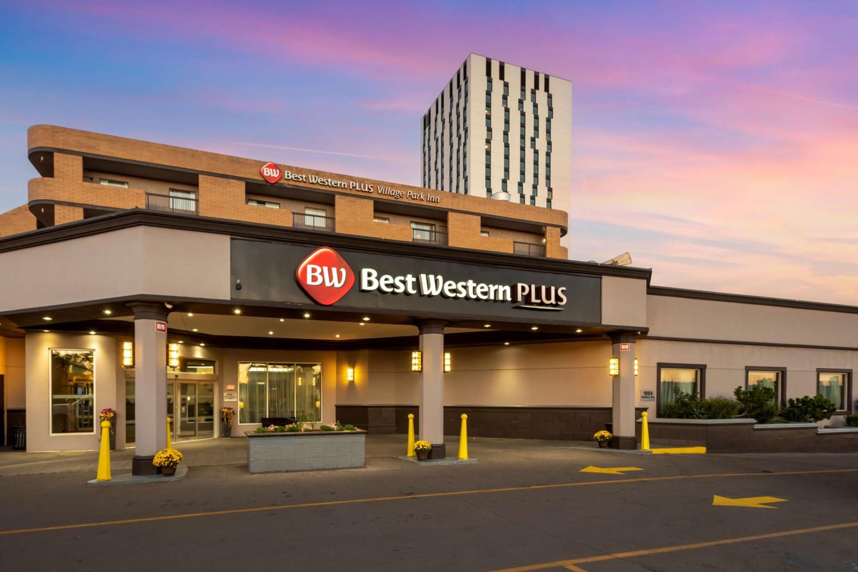 Coast Calgary University Area Hotel by APA: building