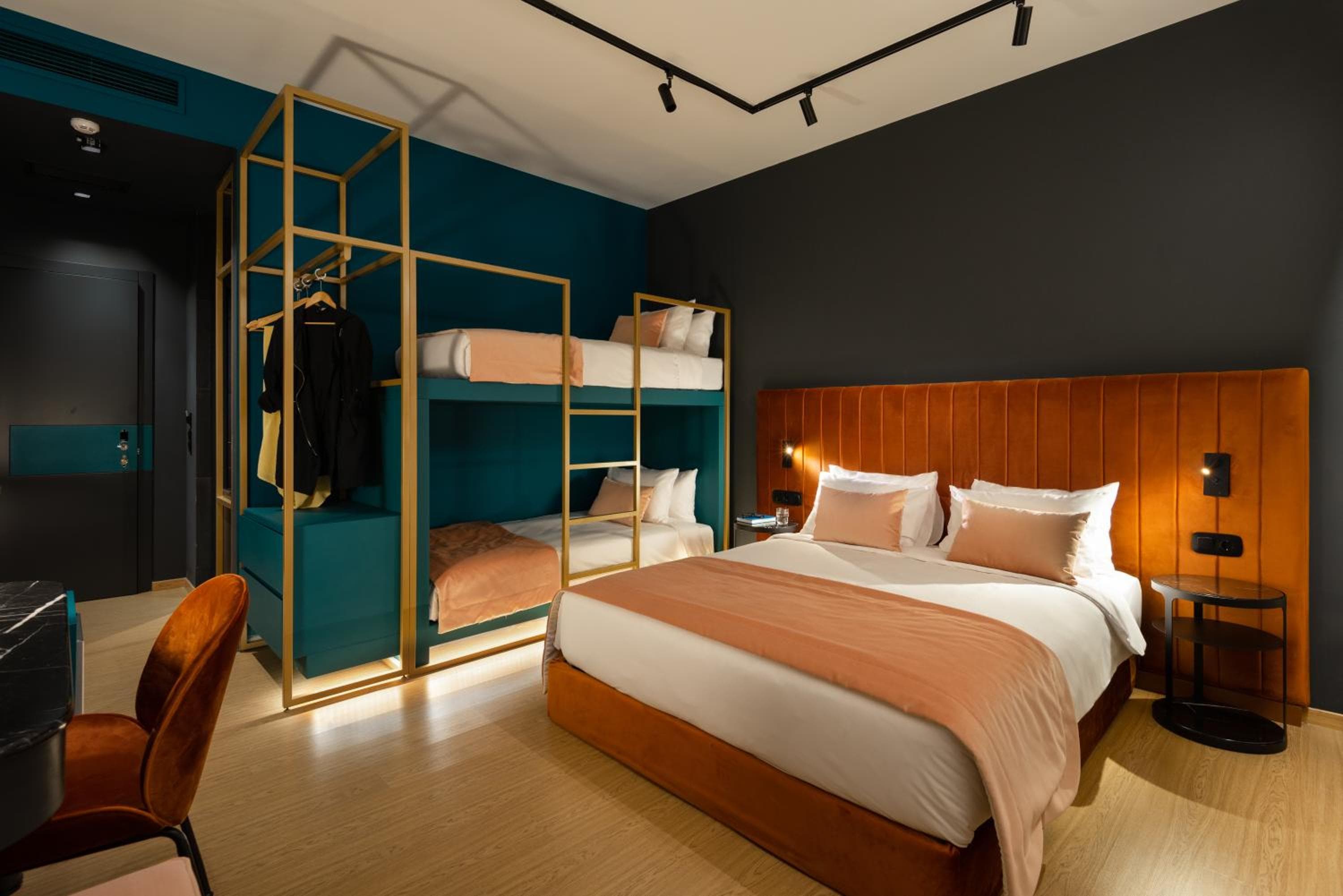 COLORS Hotel Athens: hotel room