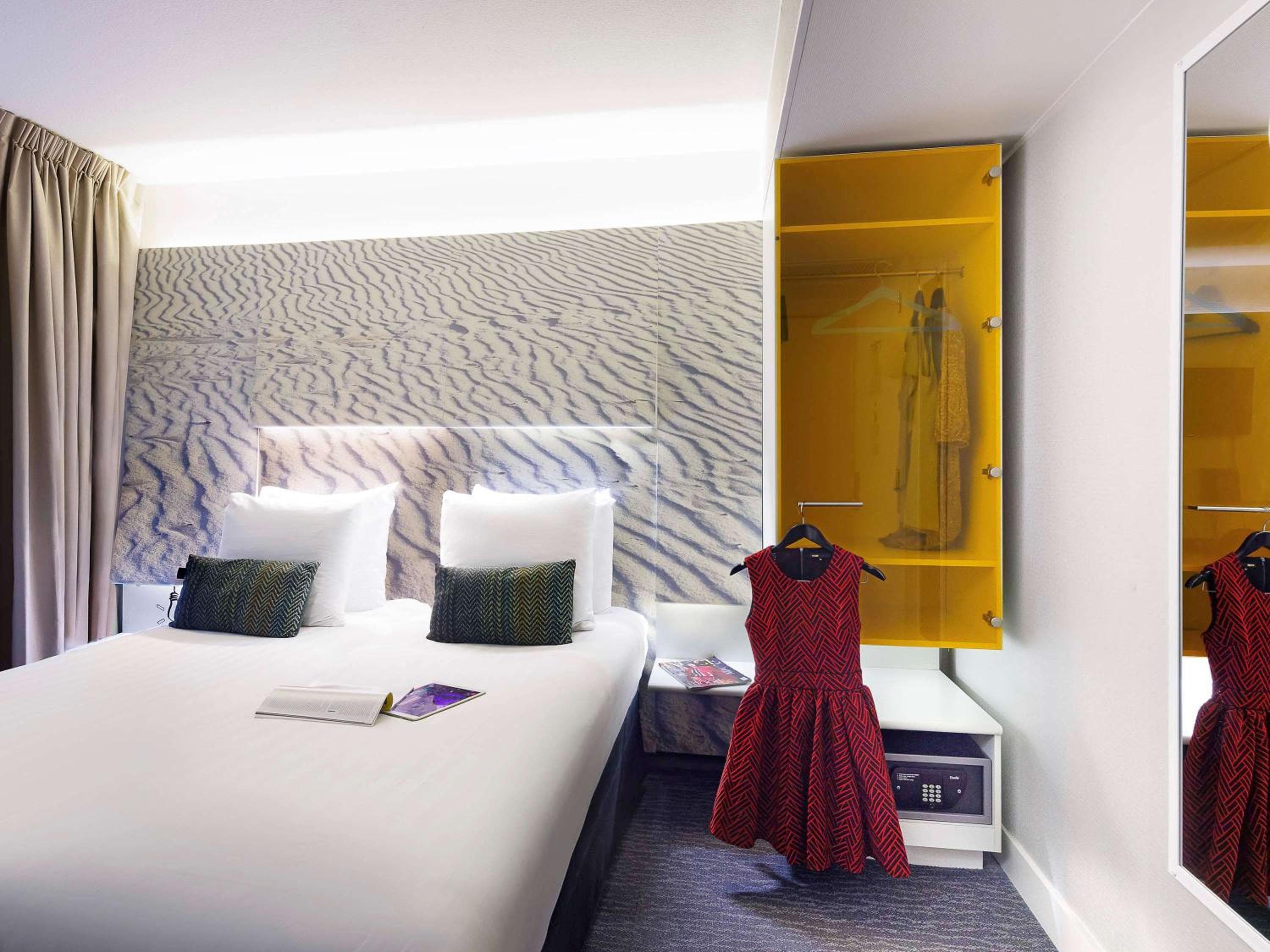 ibis Styles Amsterdam Central Station: hotel room