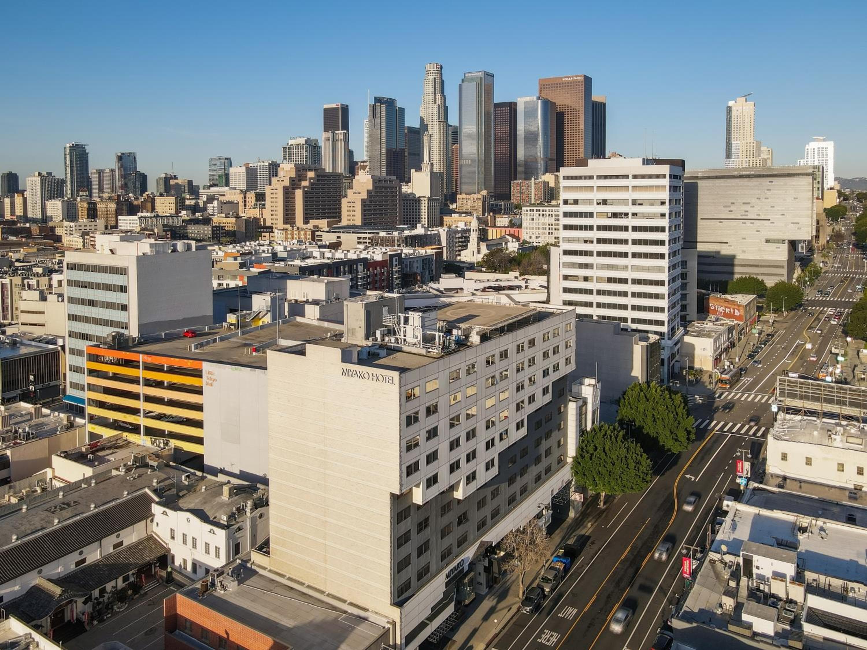 Miyako Hotel Los Angeles: building