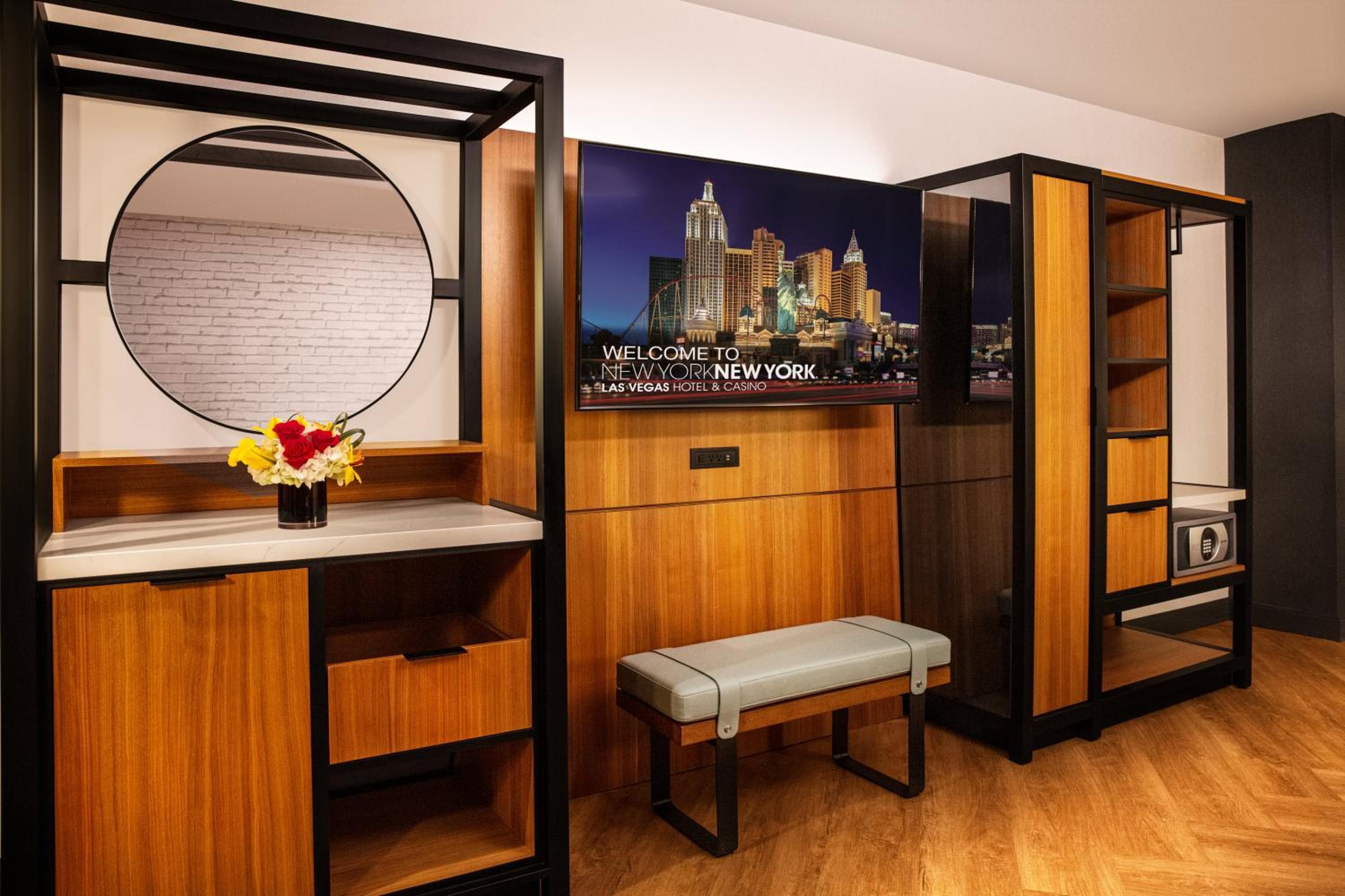 New York-New York: hotel room