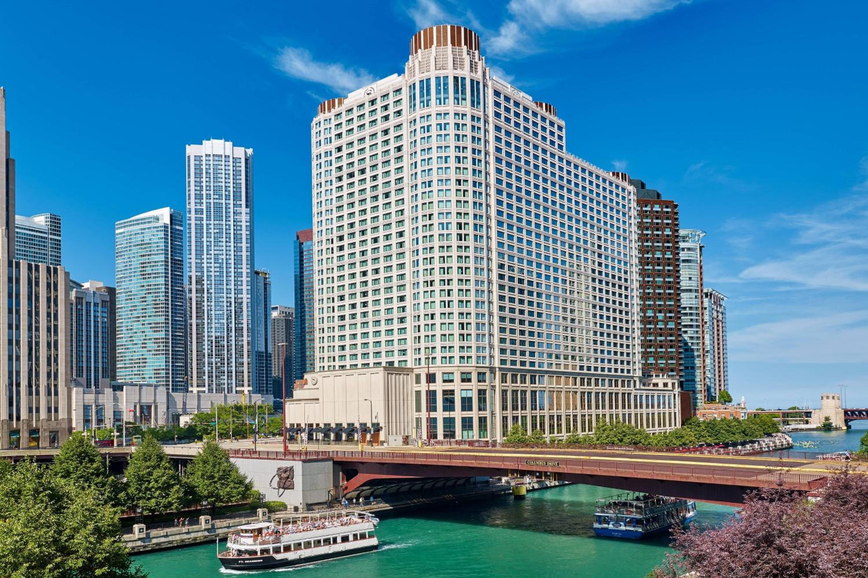 Sheraton Grand Chicago Riverwalk: building