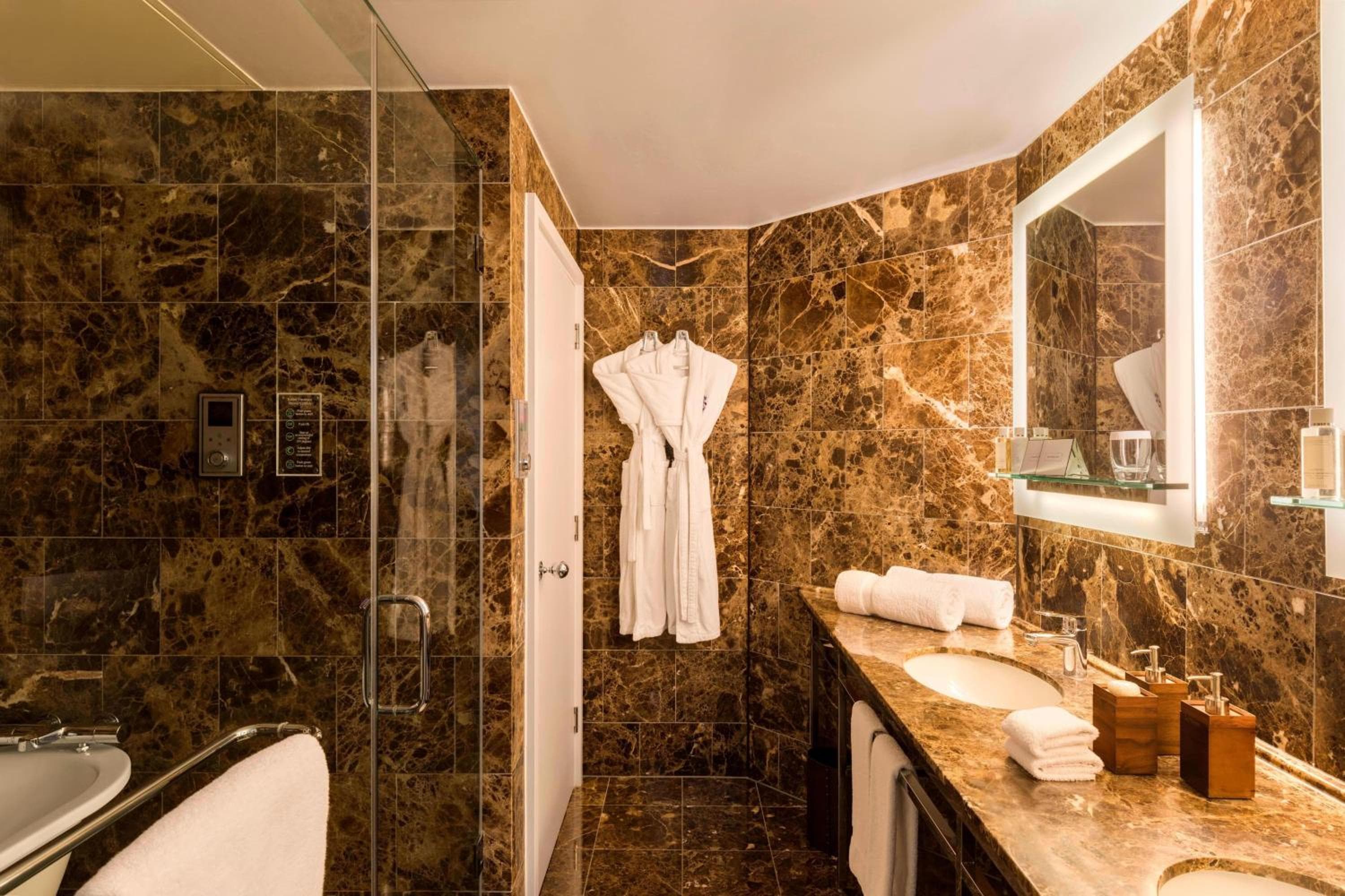 St. Ermin's Hotel, Autograph Collection: bathroom