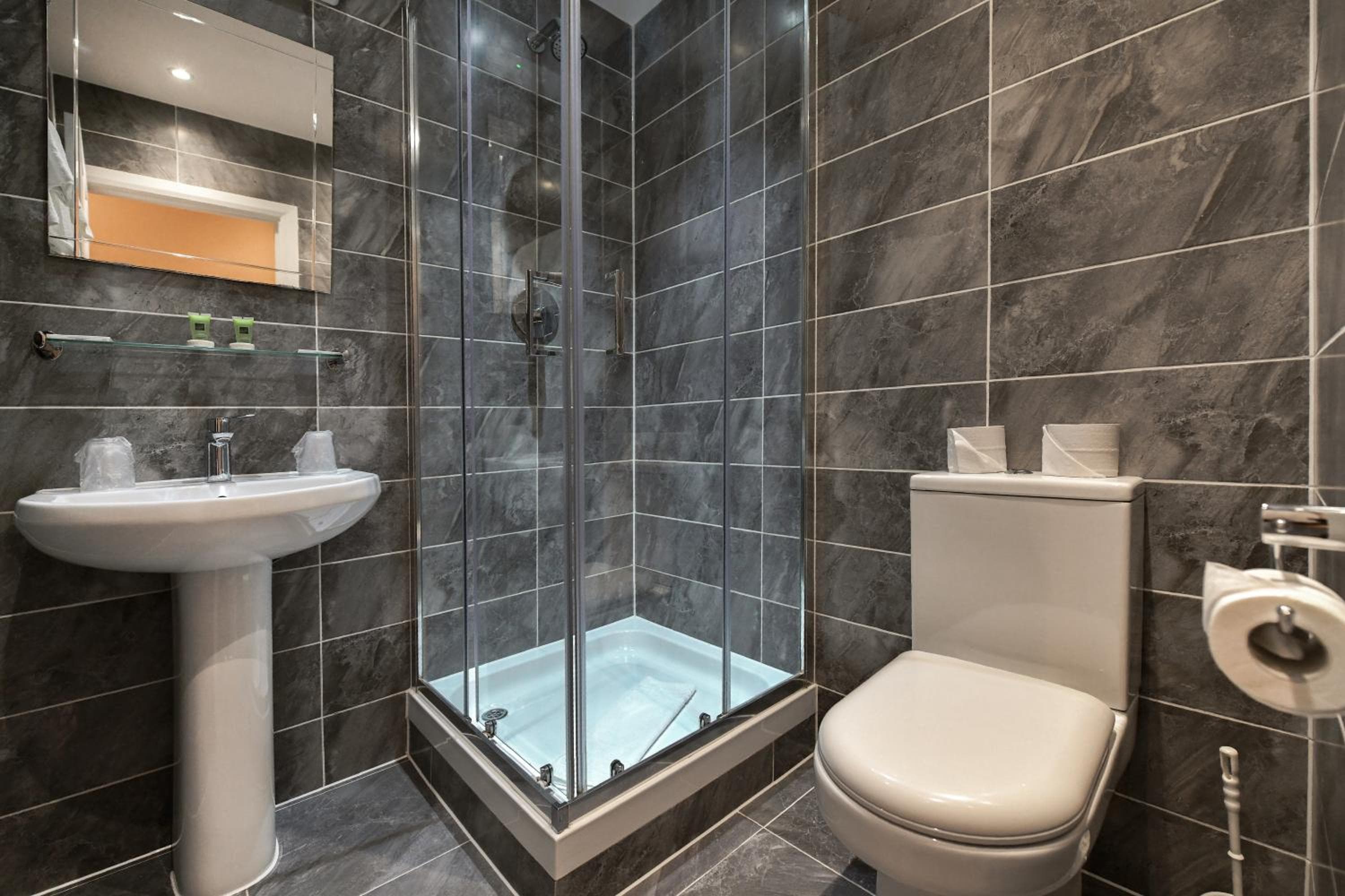 Park Avenue Bayswater Inn Hyde Park: bathroom