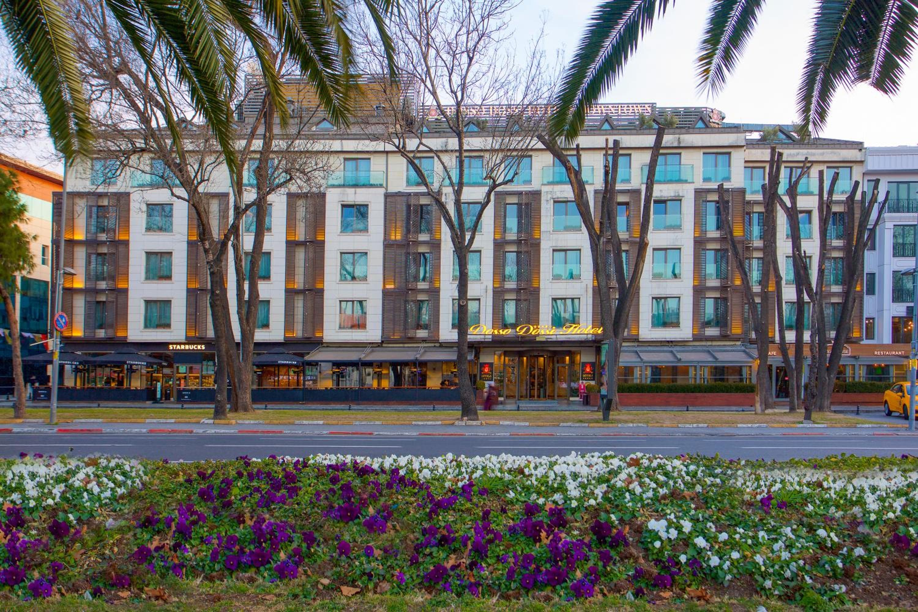 Dosso Dossi Hotels & SPA Downtown: building
