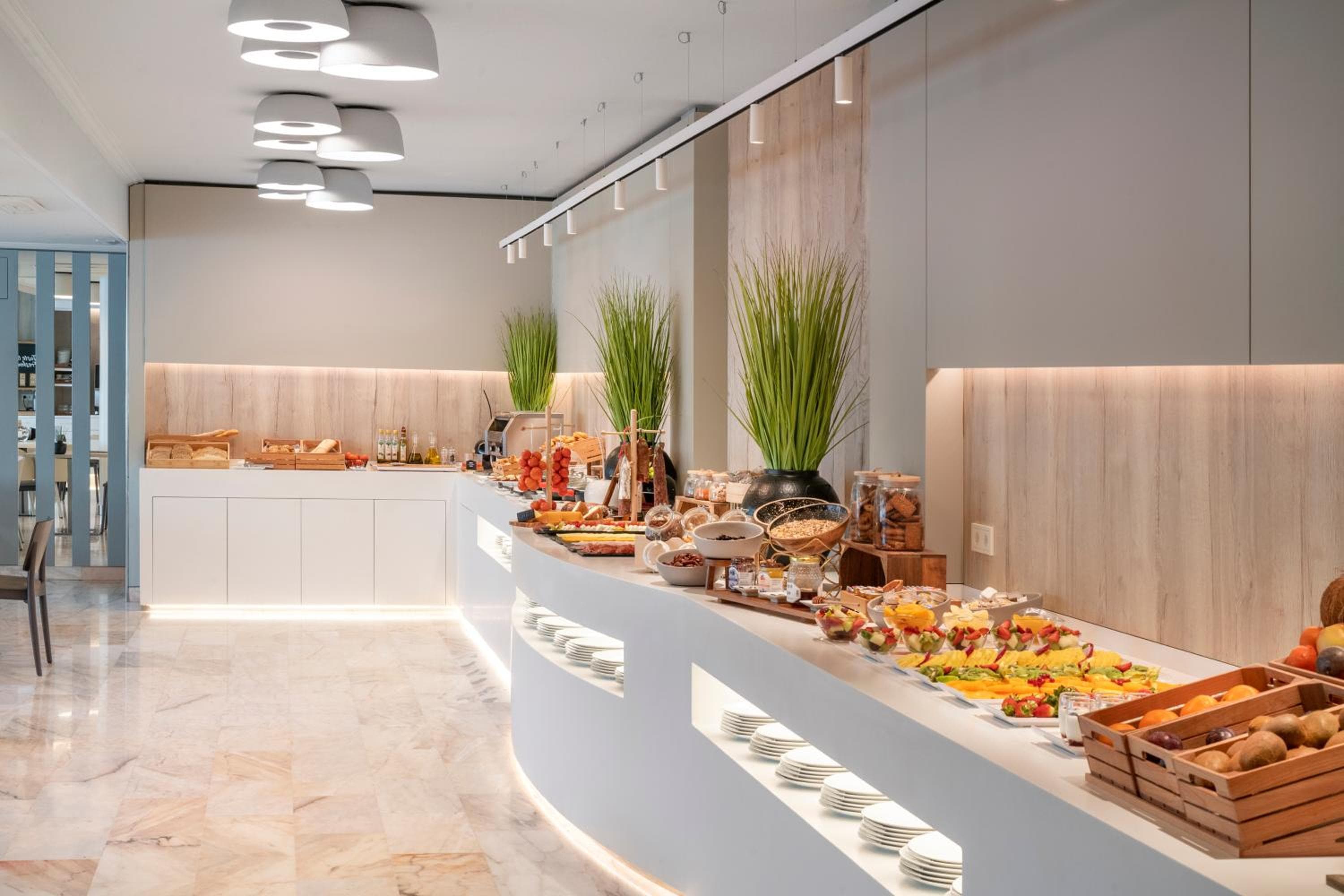 Salles Ciutat del Prat Barcelona Airport: dining