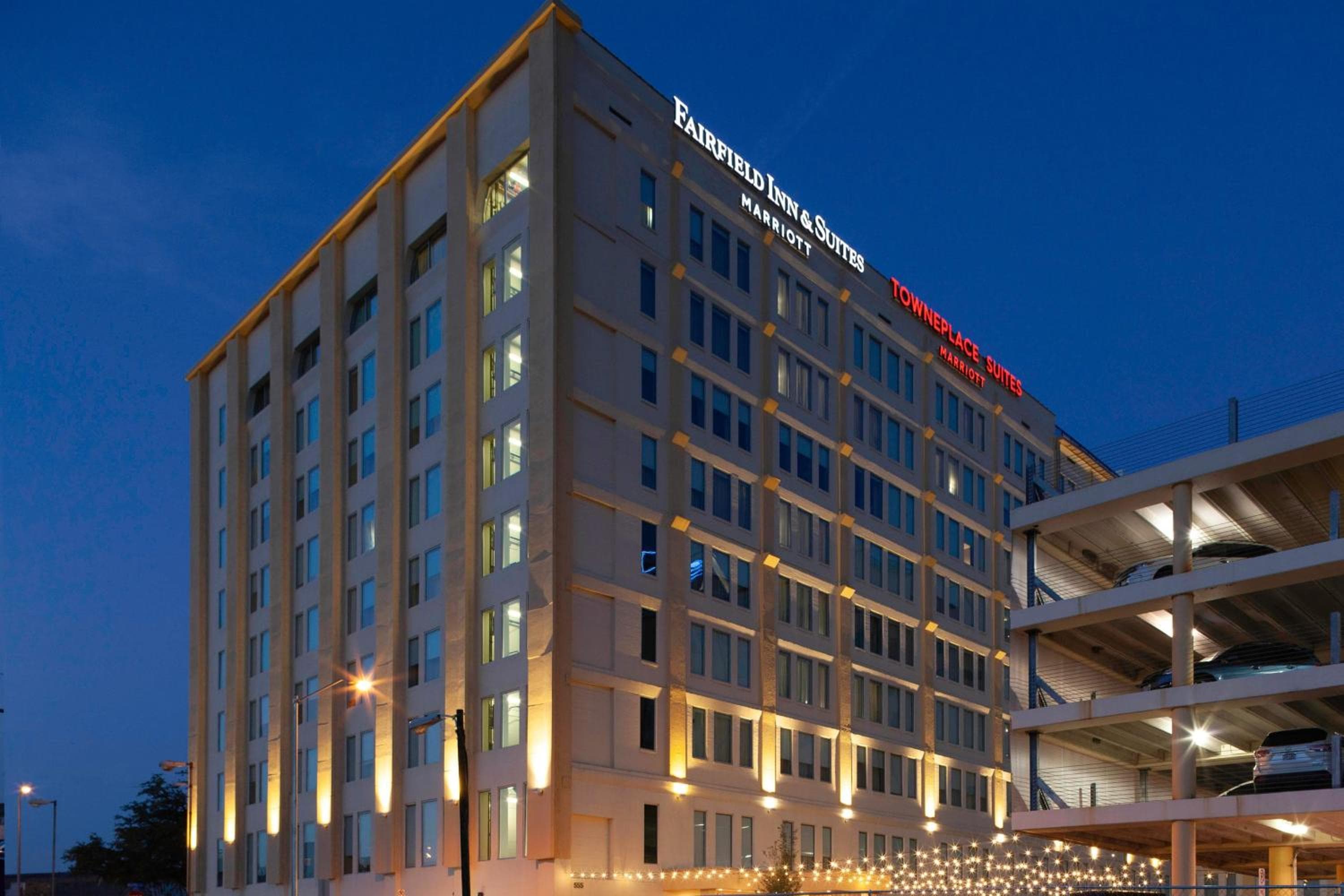 Fairfield Inn & Suites by Marriott Dallas Downtown: building