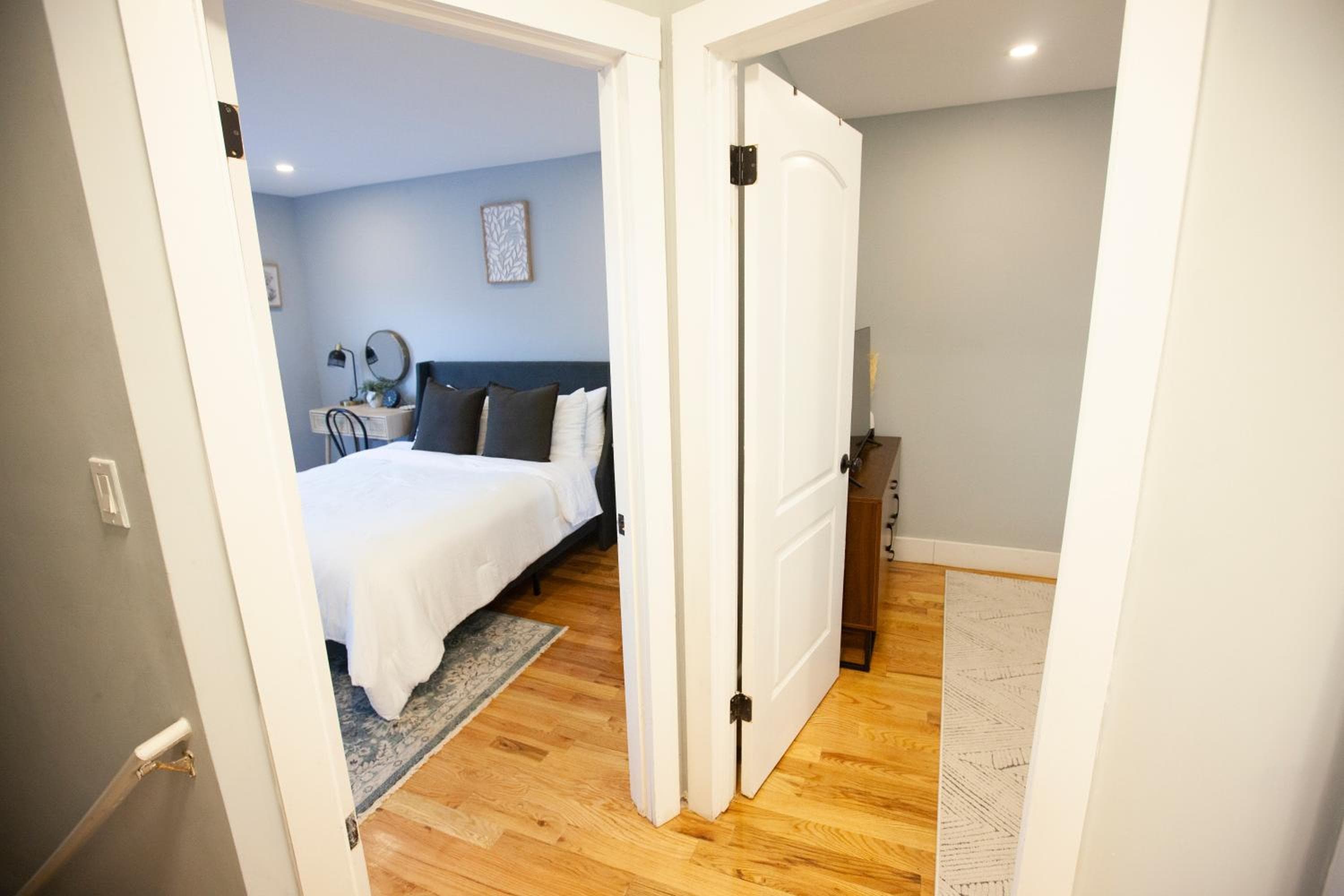 Alafia- Cozy JFK Area Home - This property is a hosted property meaning the host live on site: hotel room