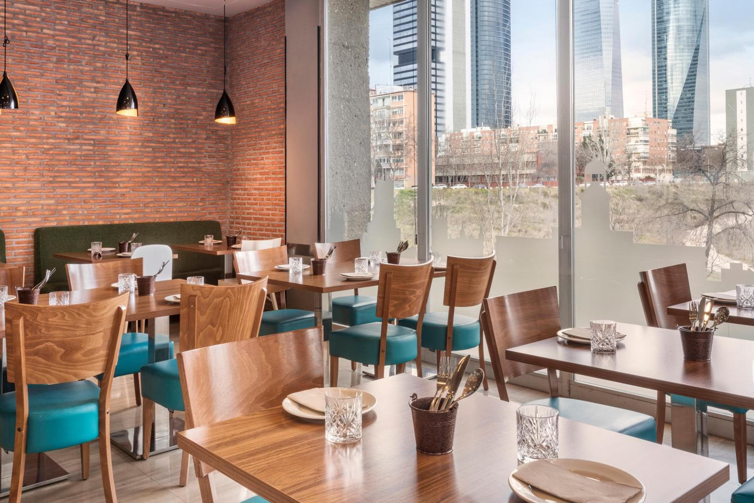 Madrid Chamartín, Affiliated by Meliá: dining