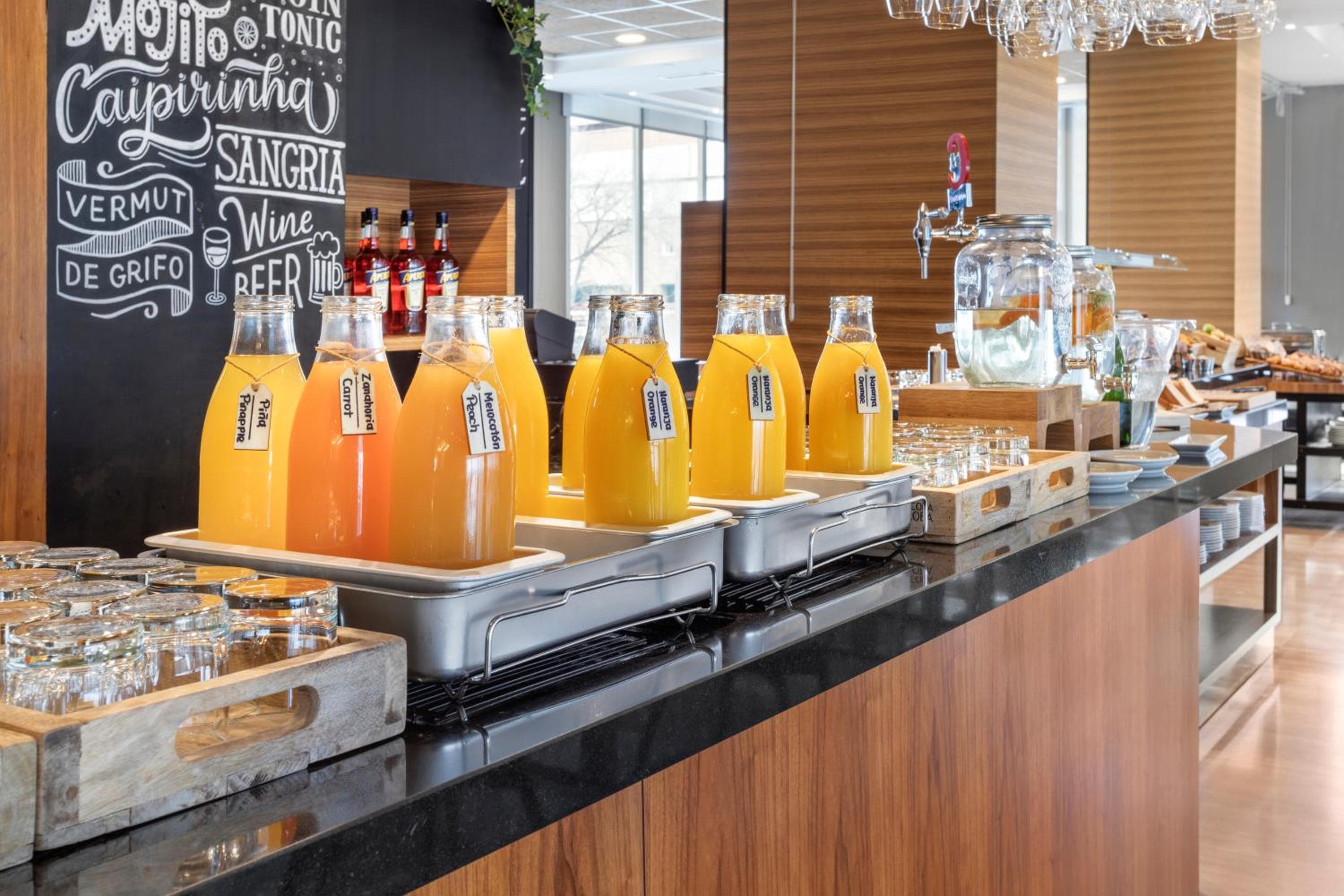Madrid Chamartín, Affiliated by Meliá: dining