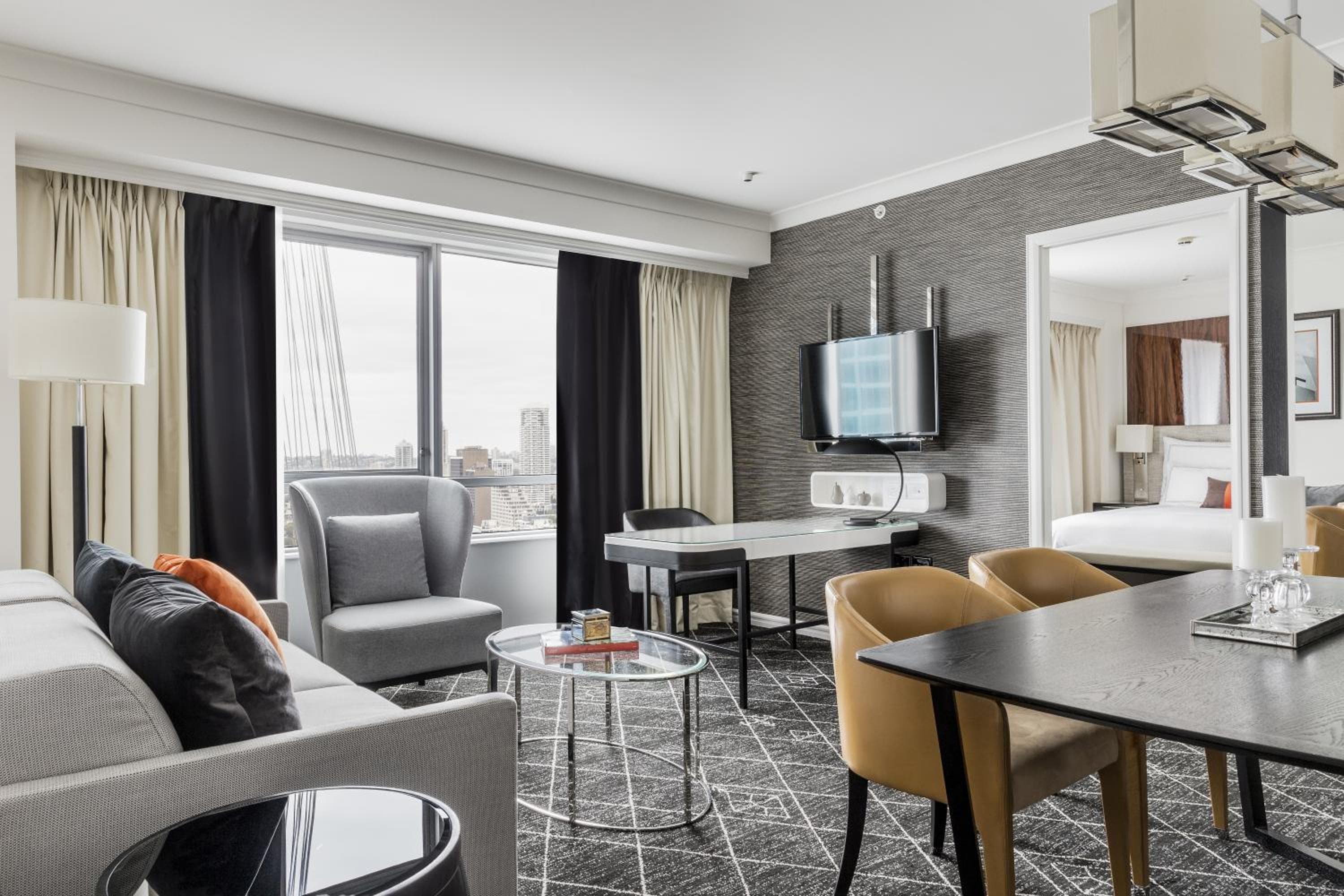 Swissotel Sydney: hotel room
