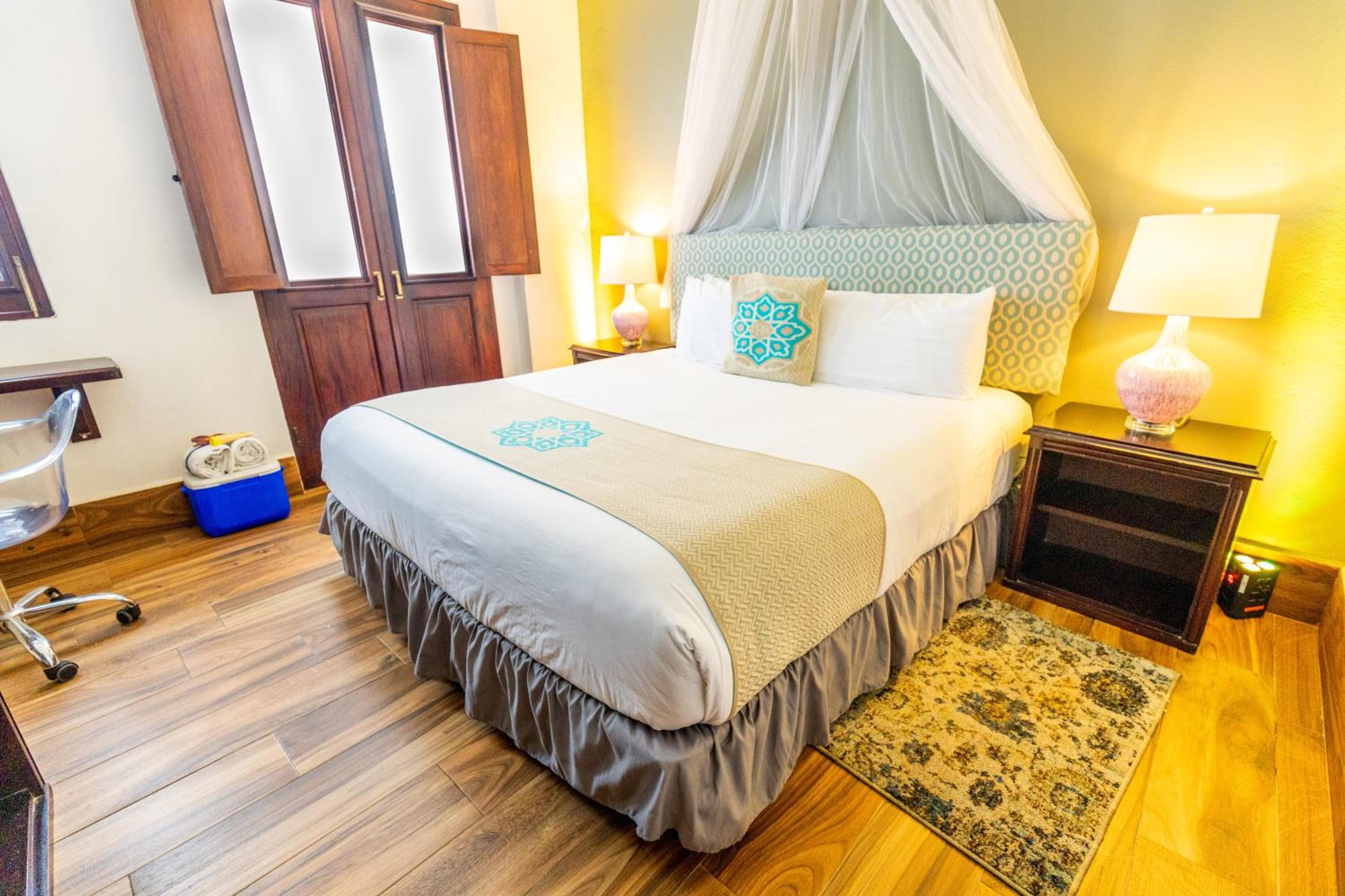 CasaBlanca Hotel