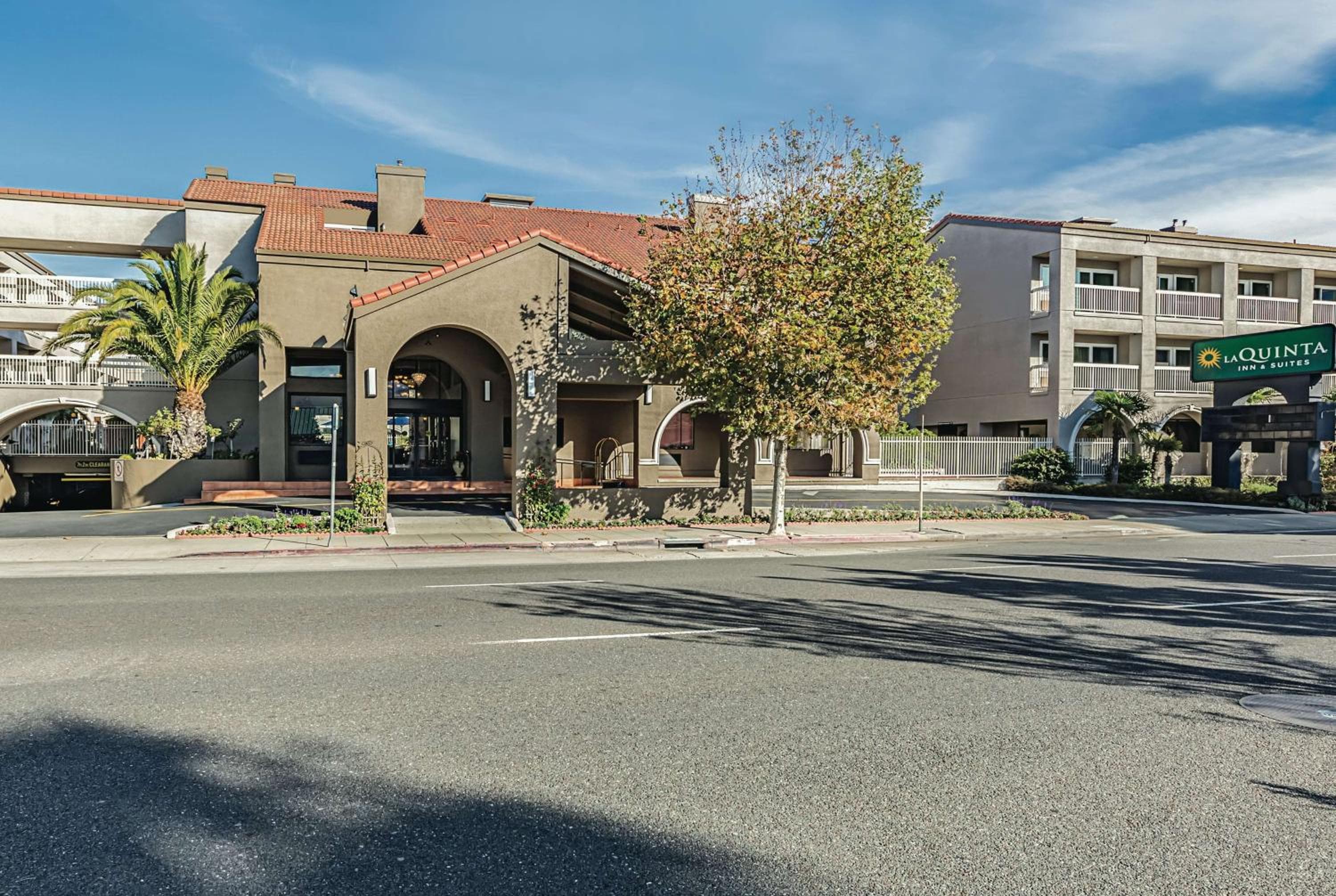 La Quinta Wyndham SFO Airport West Millbrae-Presidents Award Winner-FREE ARPRT SHTL: building