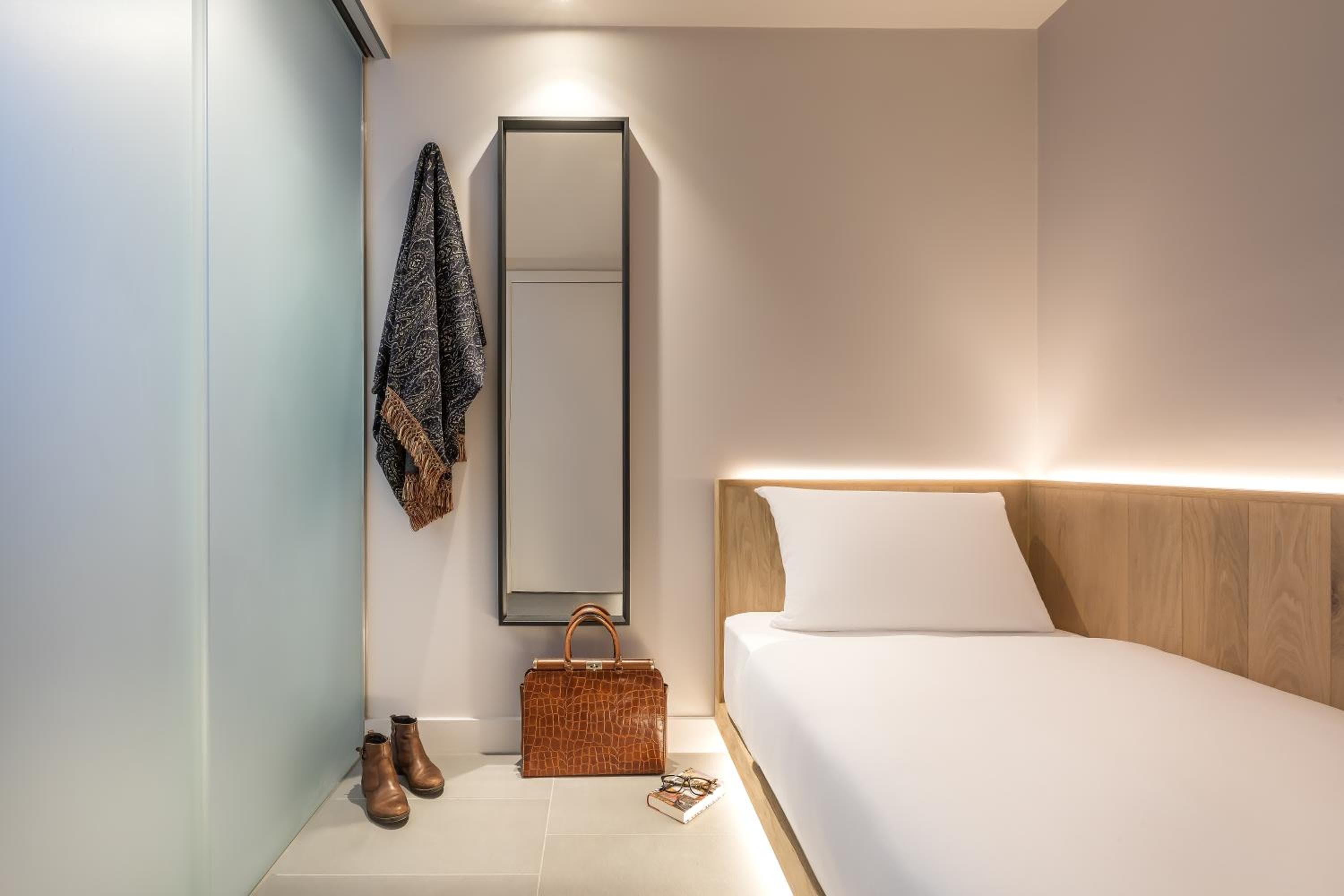 Zedwell Underground Hotel Tottenham Court Rd: hotel room