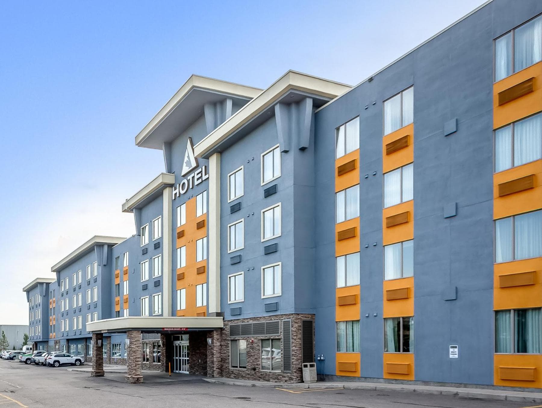 Acclaim Hotel by CLIQUE: building
