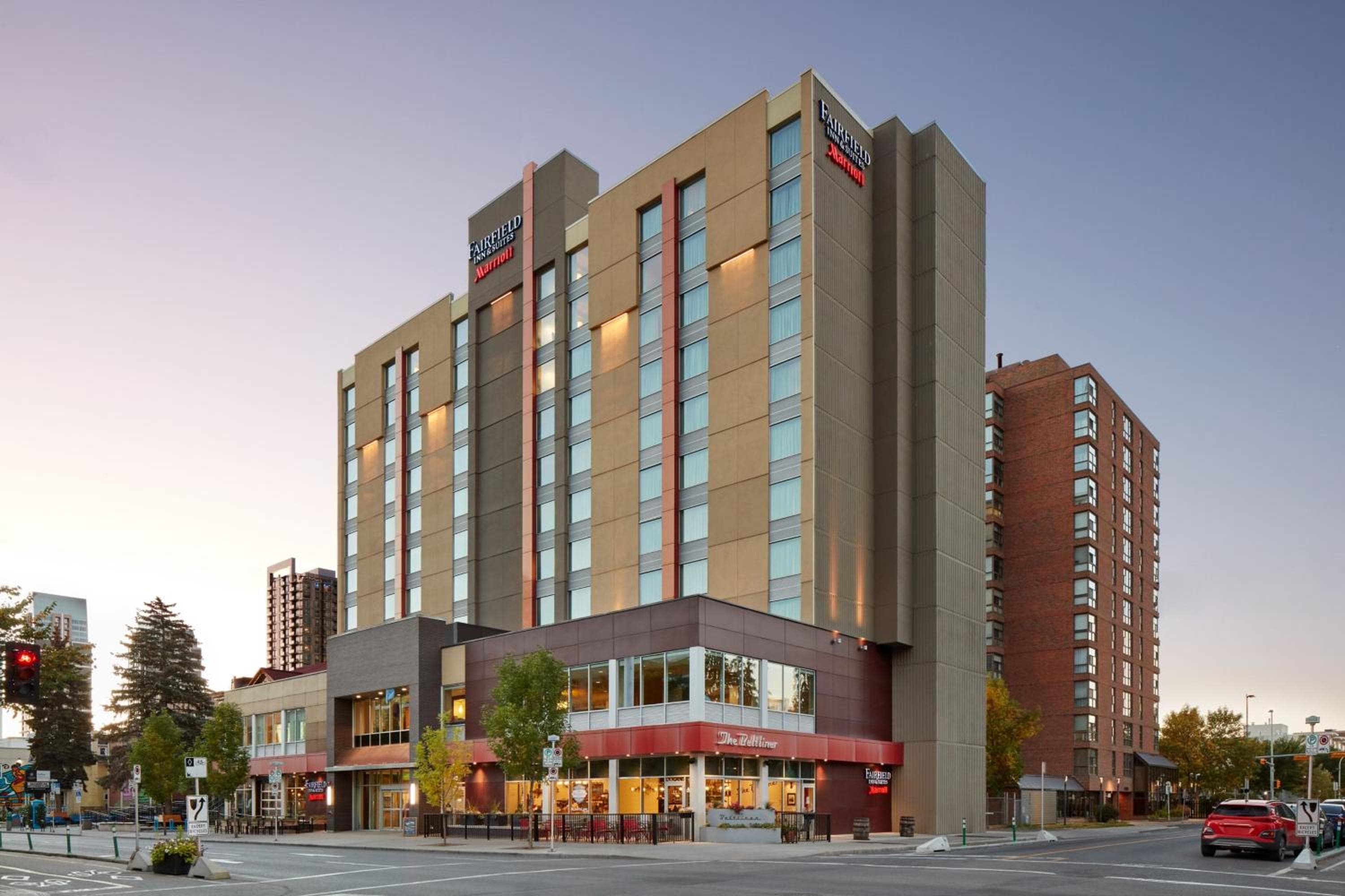 Fairfield Inn & Suites by Marriott Calgary Downtown: building