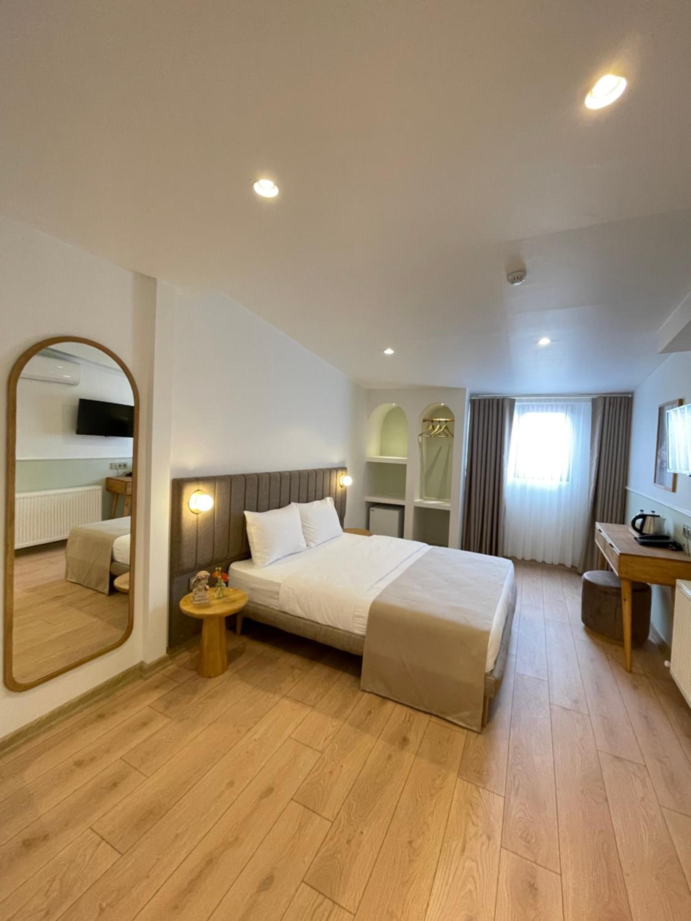 Meshk Airport Hotel: hotel room
