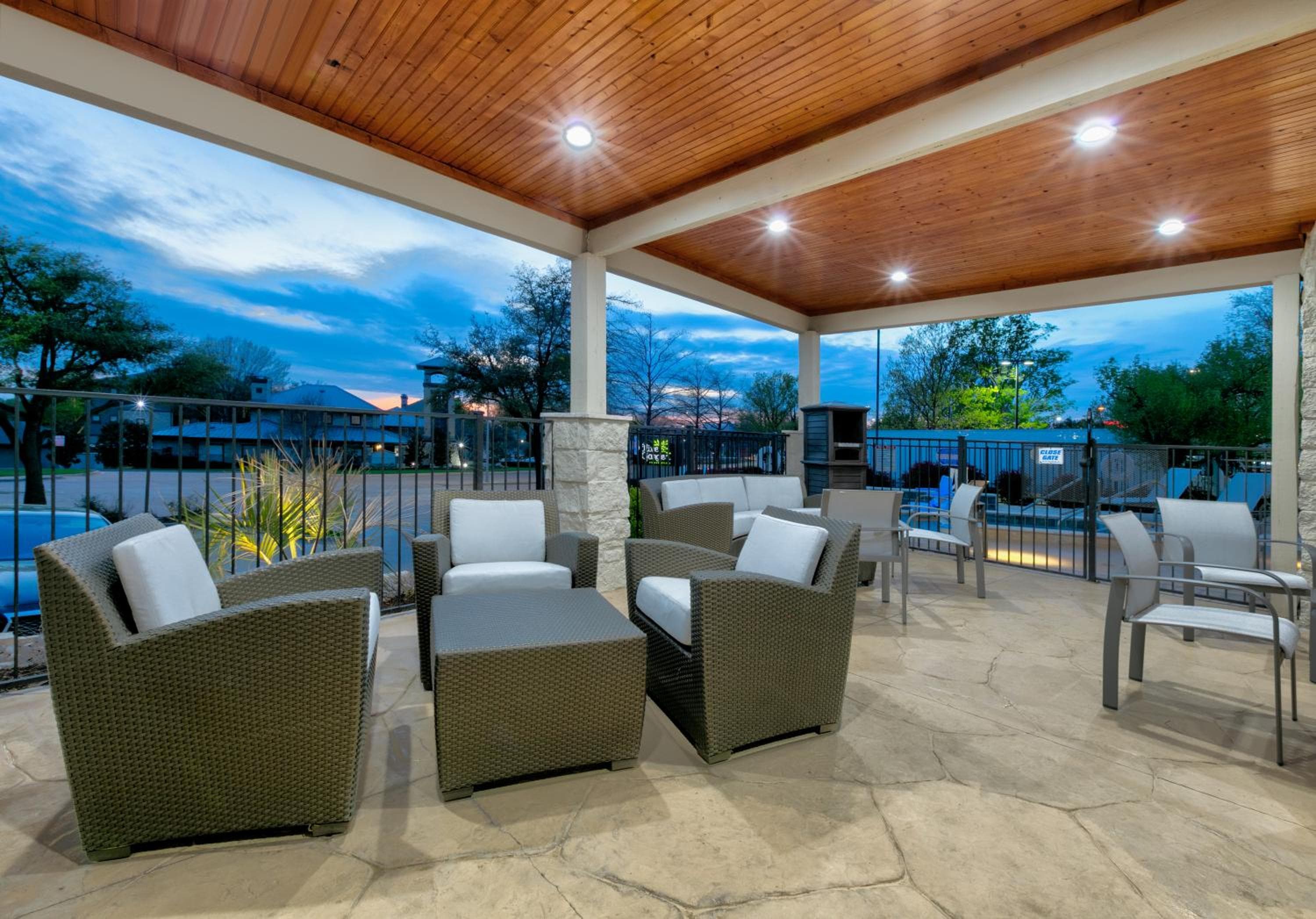Holiday Inn Express & Suites DALLAS PARK CENTRAL NORTHEAST by IHG