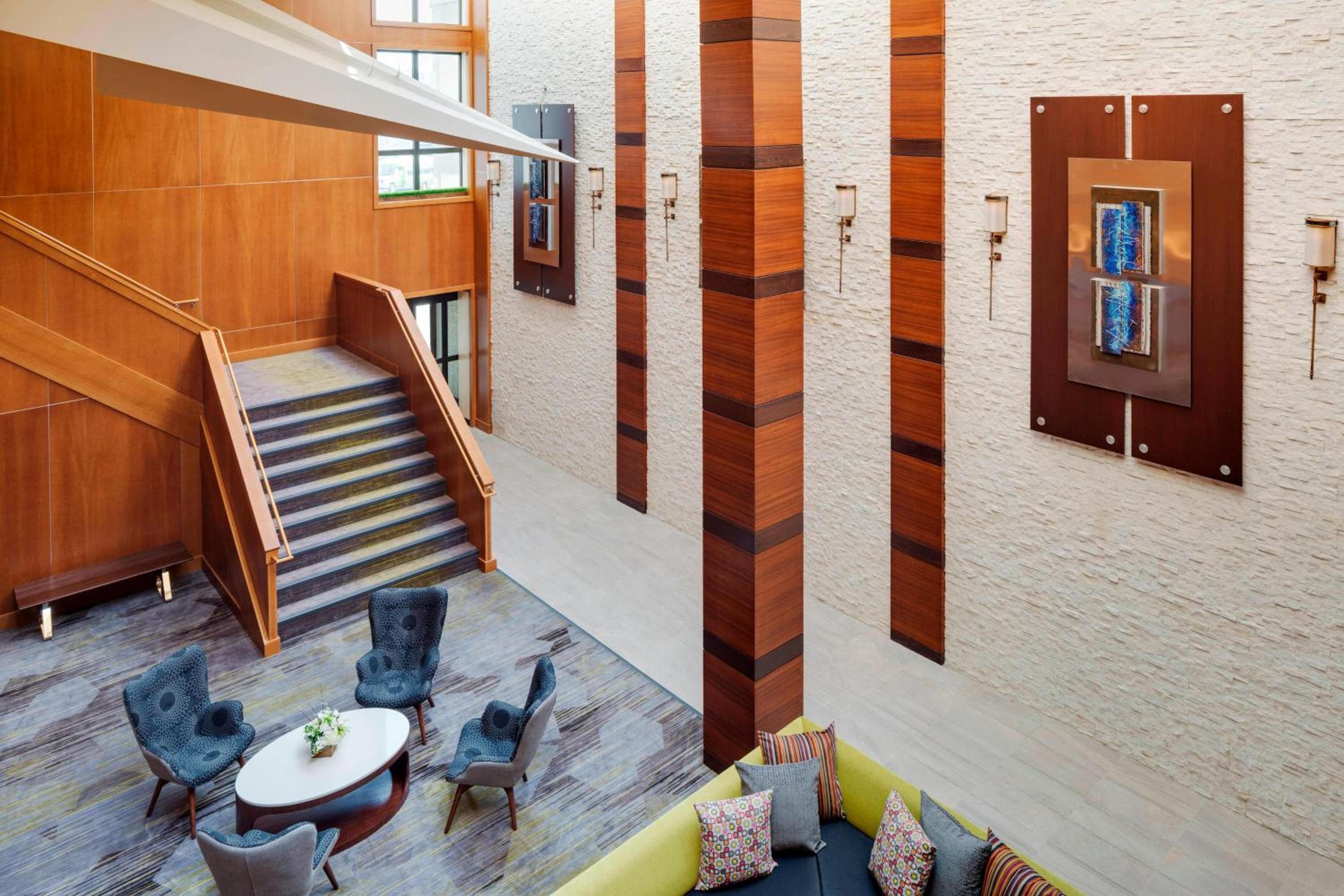 Courtyard by Marriott Boston Logan Airport: recepcion & lobby
