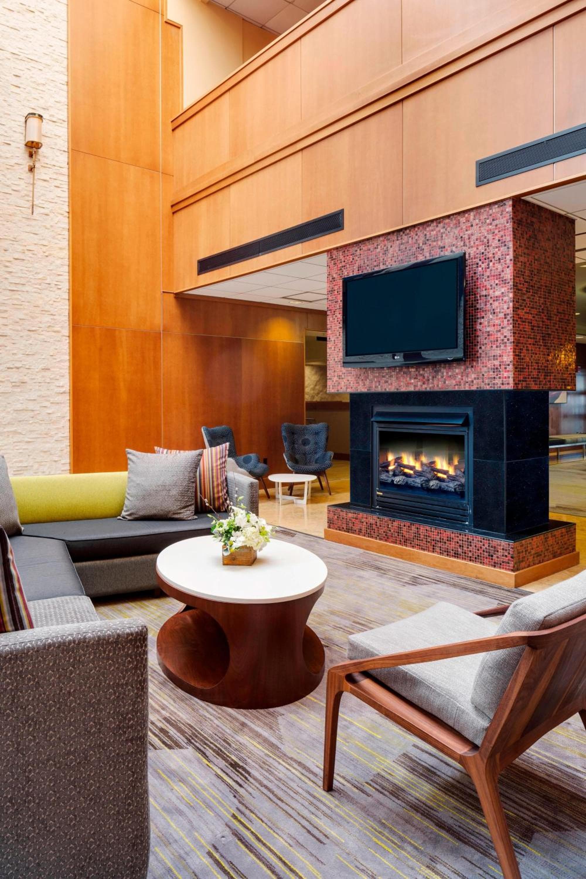 Courtyard by Marriott Boston Logan Airport: lounge