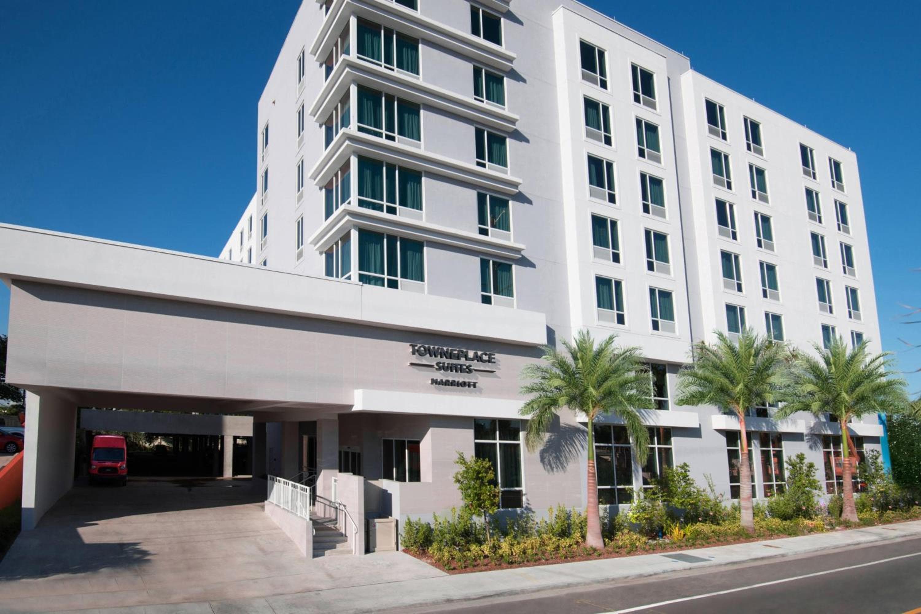 TownePlace Suites by Marriott Miami Airport: building