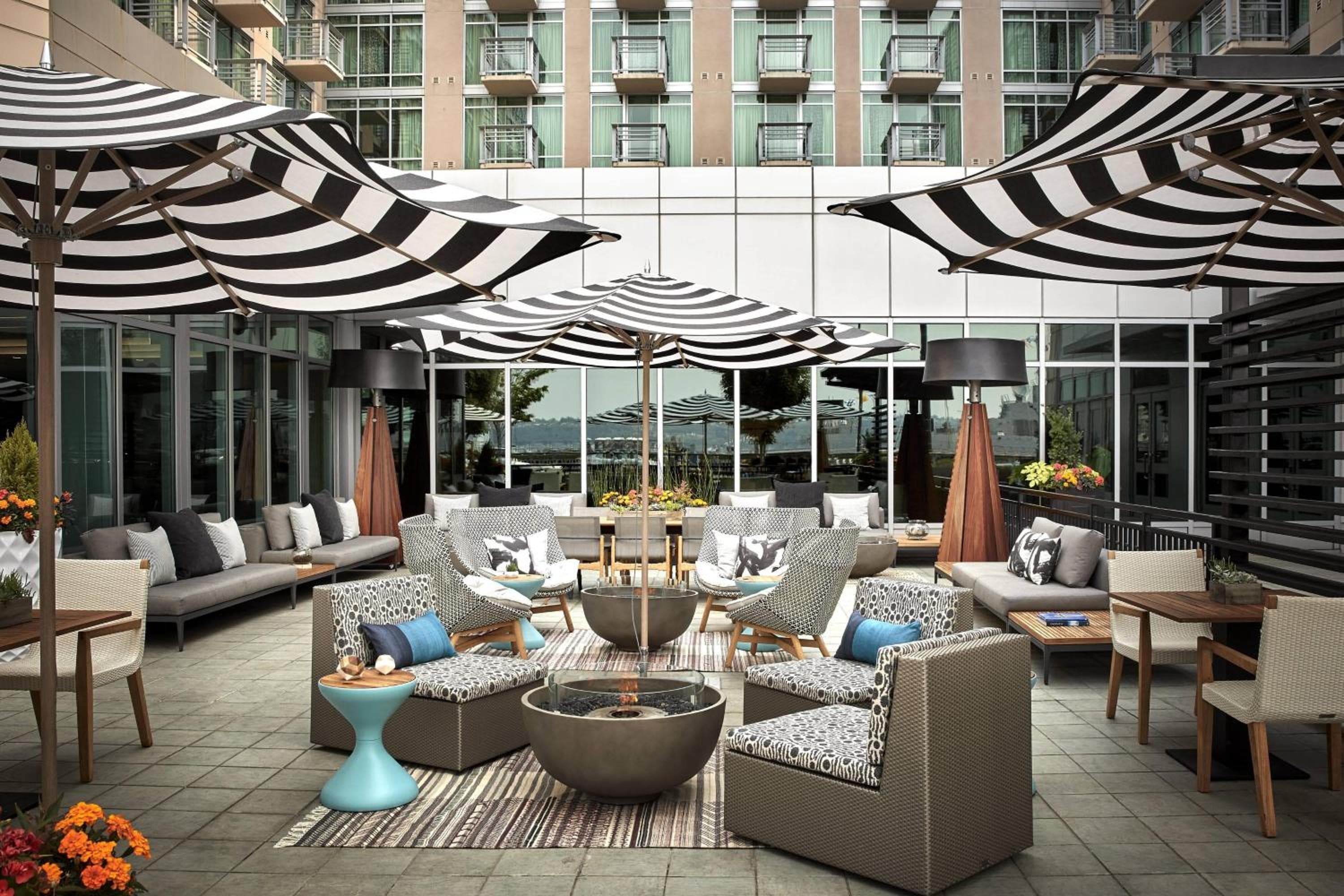 Seattle Marriott Waterfront: balance & terrace