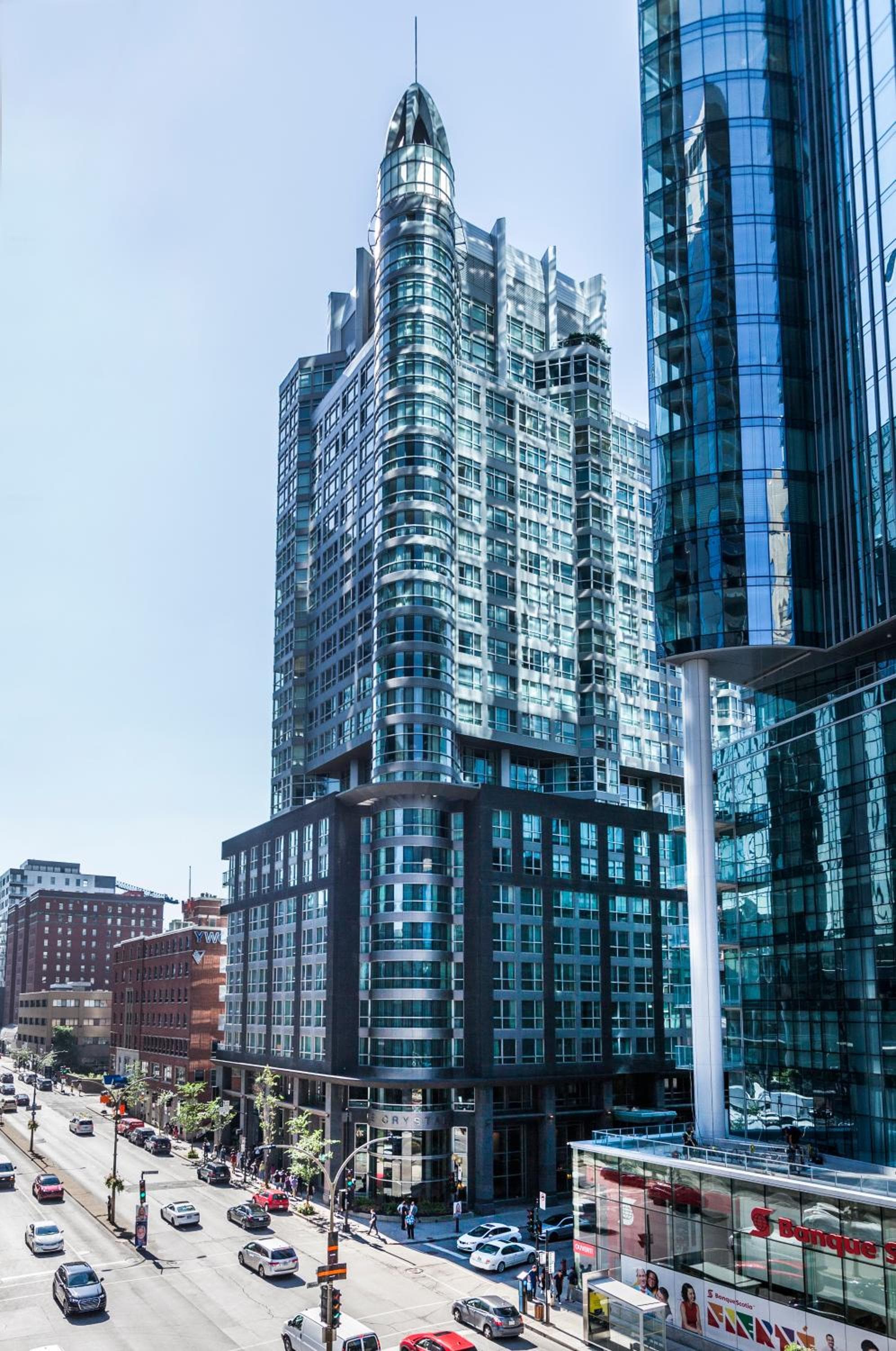 Warwick Le Crystal - Montréal: building