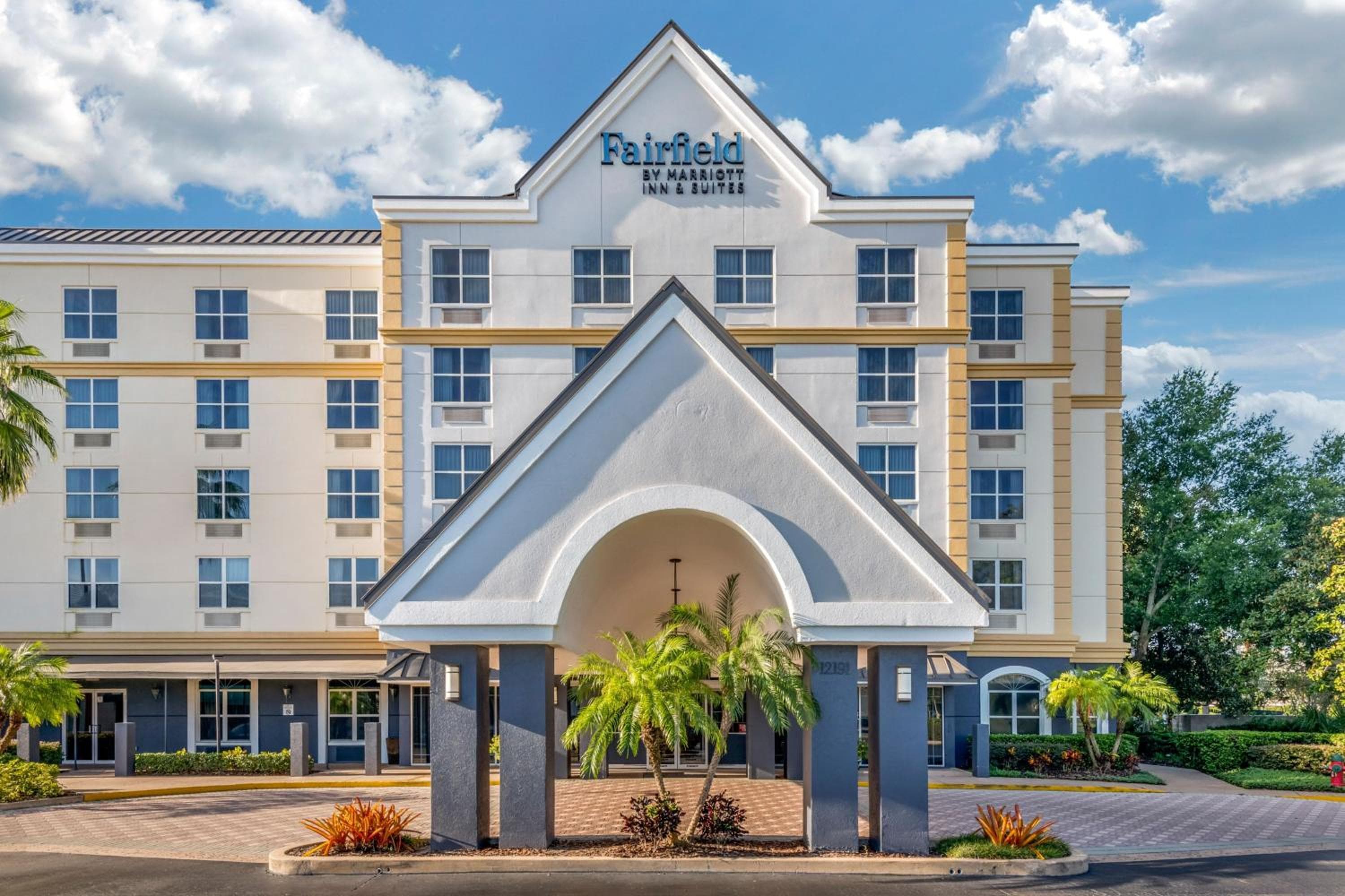 Fairfield Inn & Suites by Marriott Orlando Lake Buena Vista: building