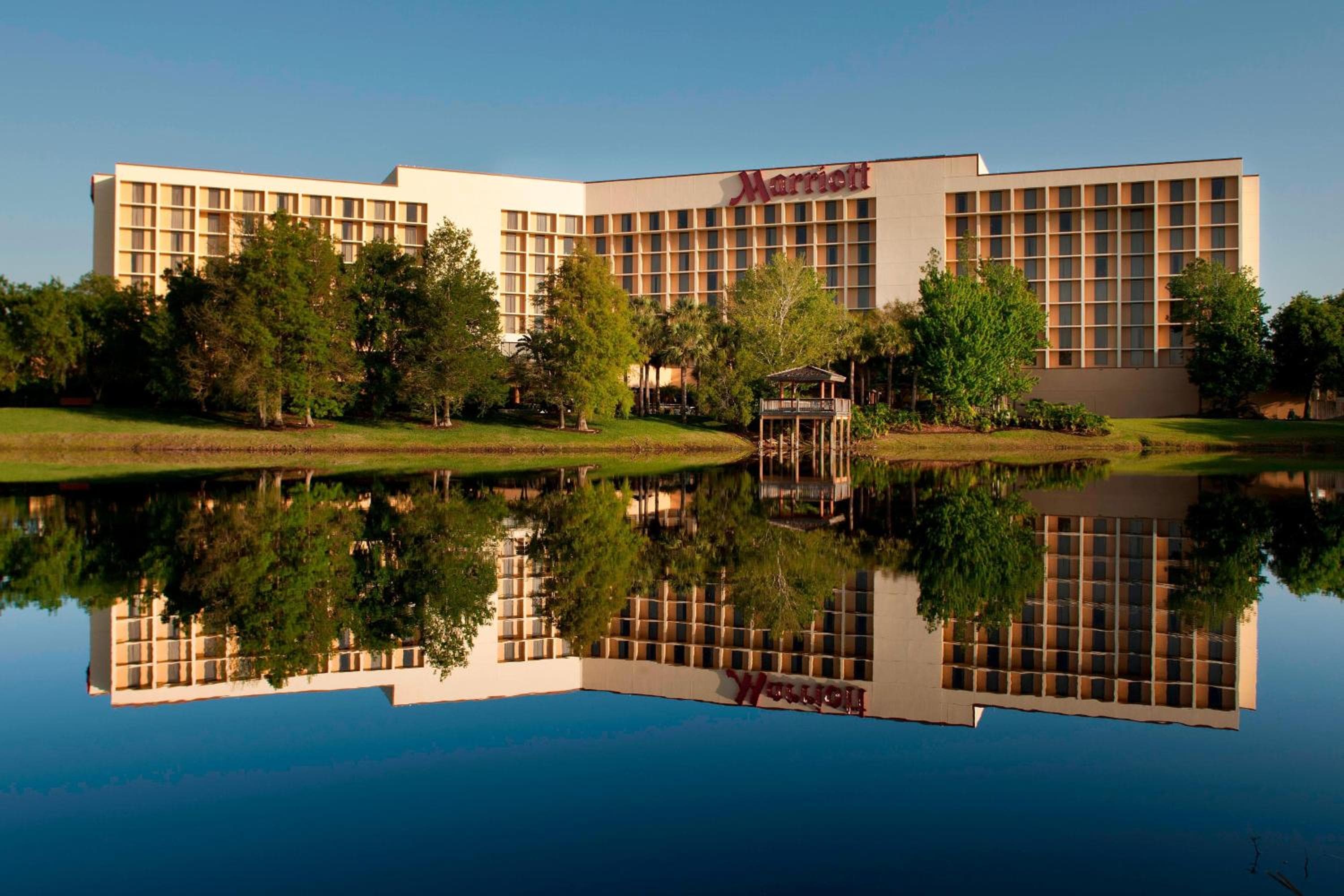 Marriott Orlando Airport Lakeside: building
