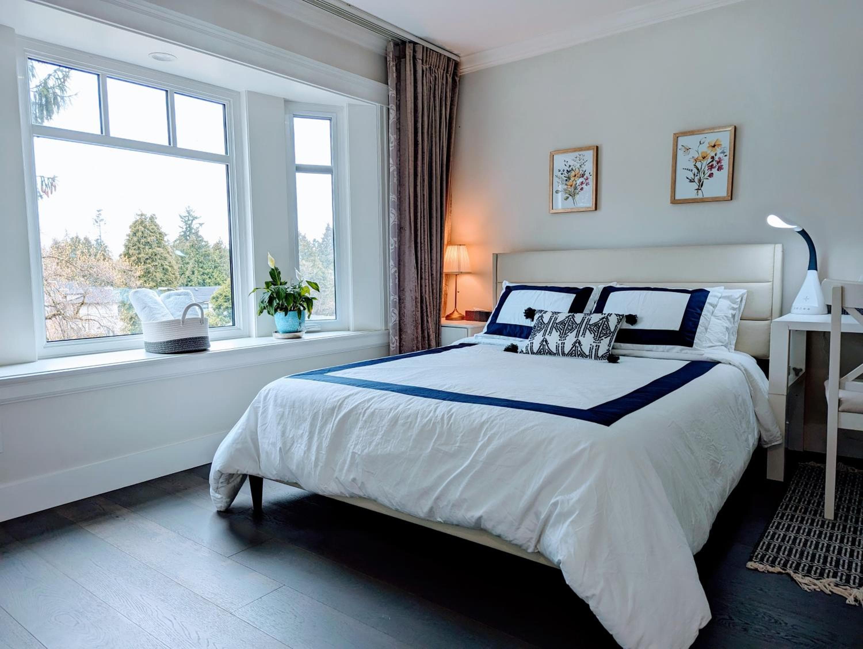 Nice home away at Vancouver near YVR: bedroom