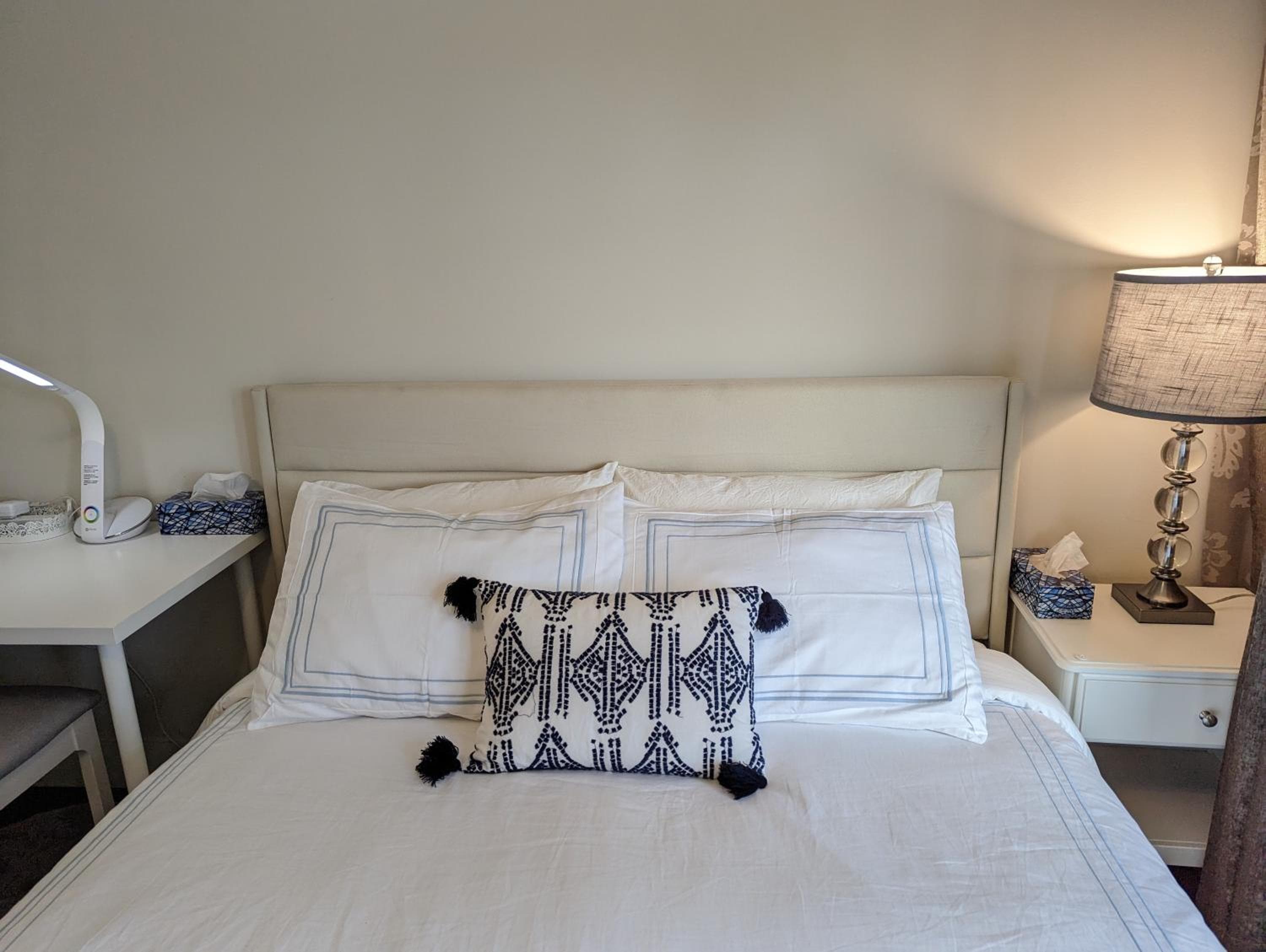 Nice home away at Vancouver near YVR: bedroom