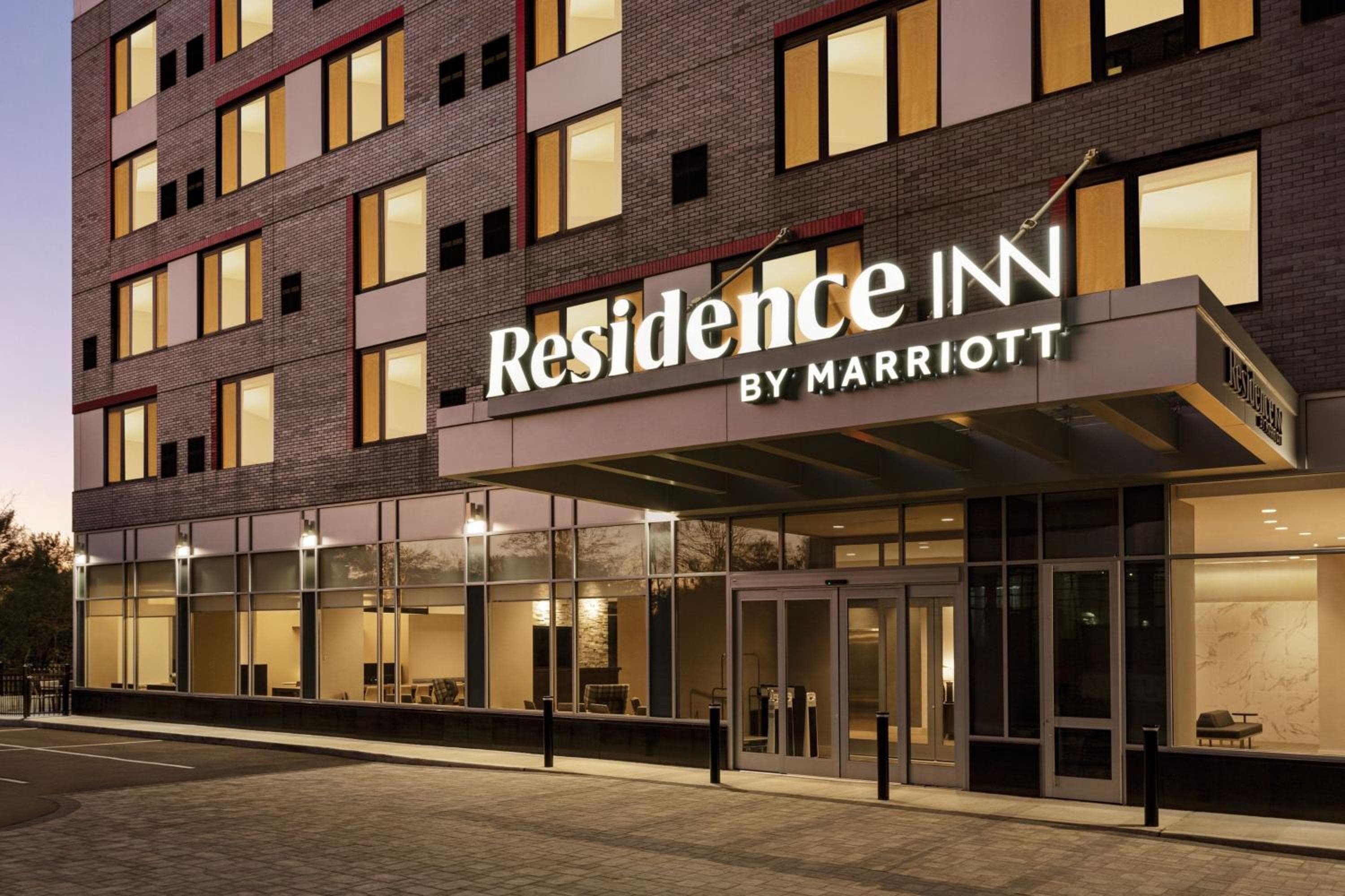 Residence Inn by Marriott New York JFK Airport: building