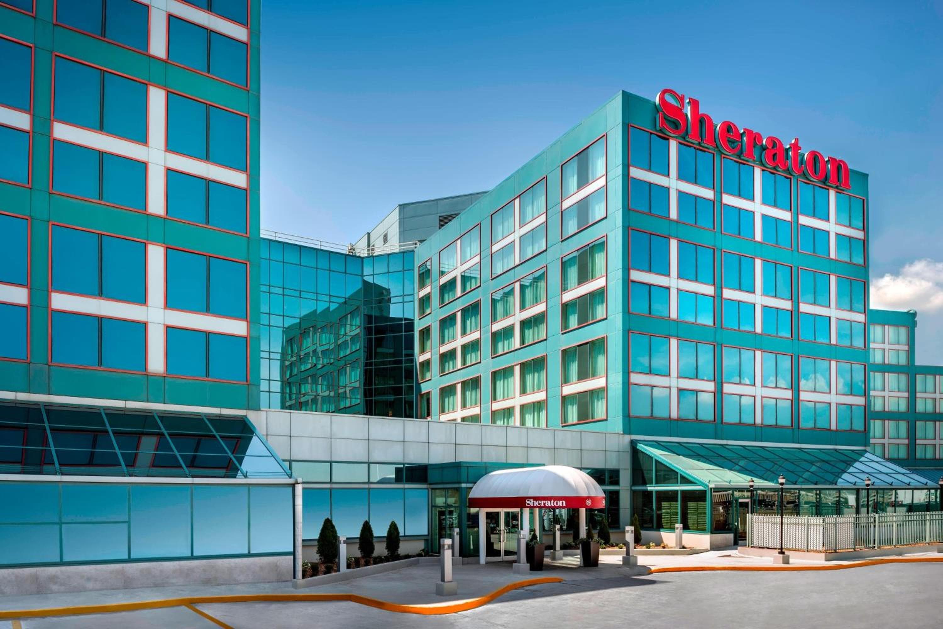 Sheraton Gateway Hotel in Toronto International Airport: building