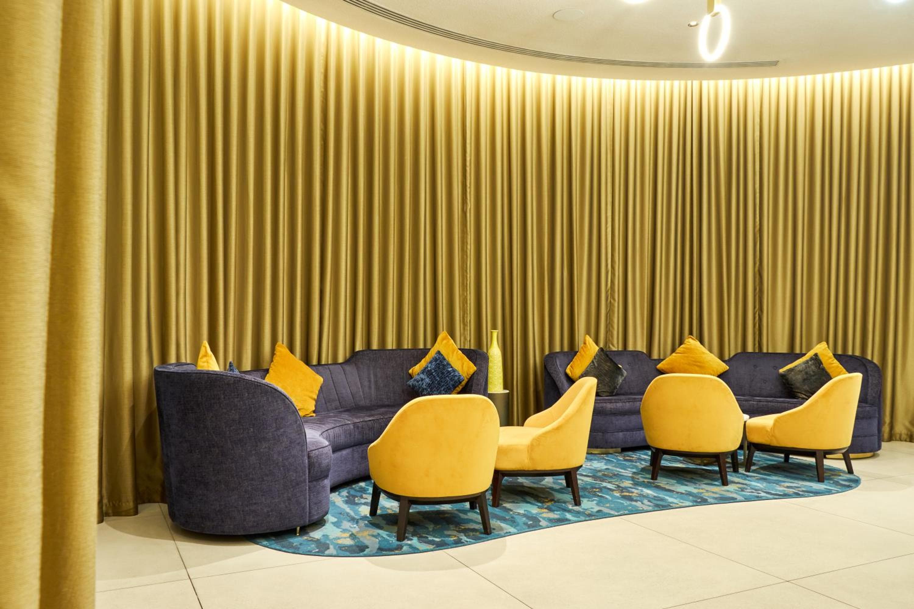 The Cumberland, London: hotel reception