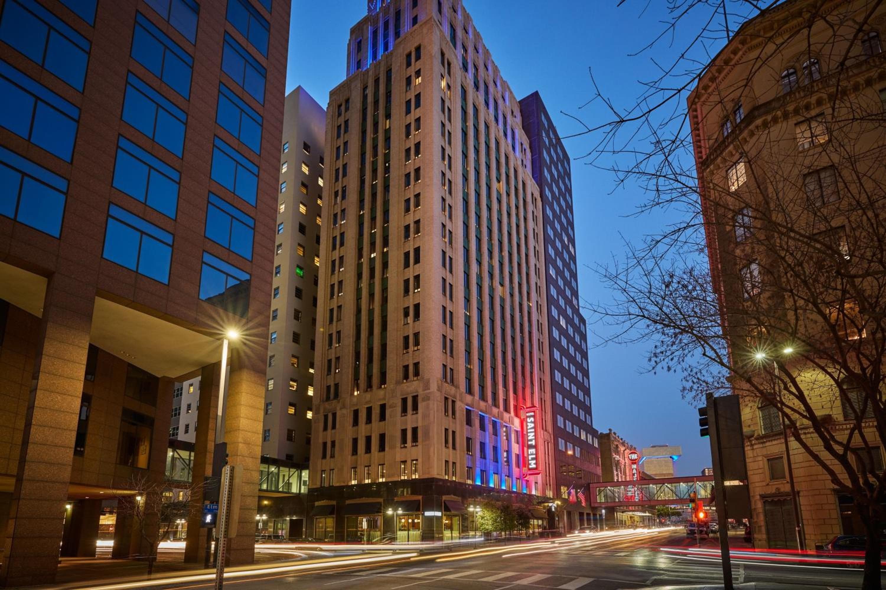 Renaissance Saint Elm Dallas Downtown Hotel: building