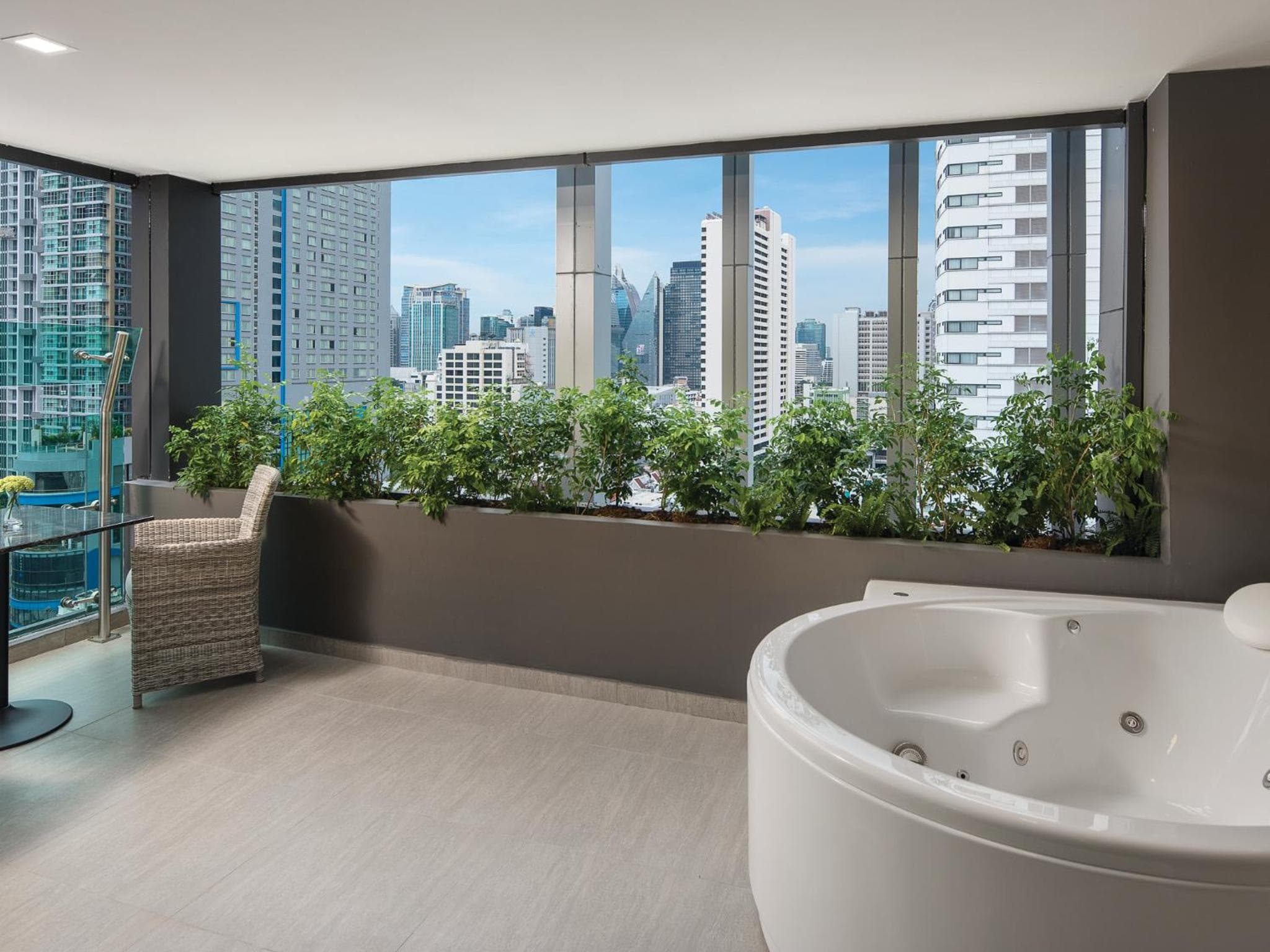 Solitaire Bangkok Sukhumvit 11 by Kingston Hotels
