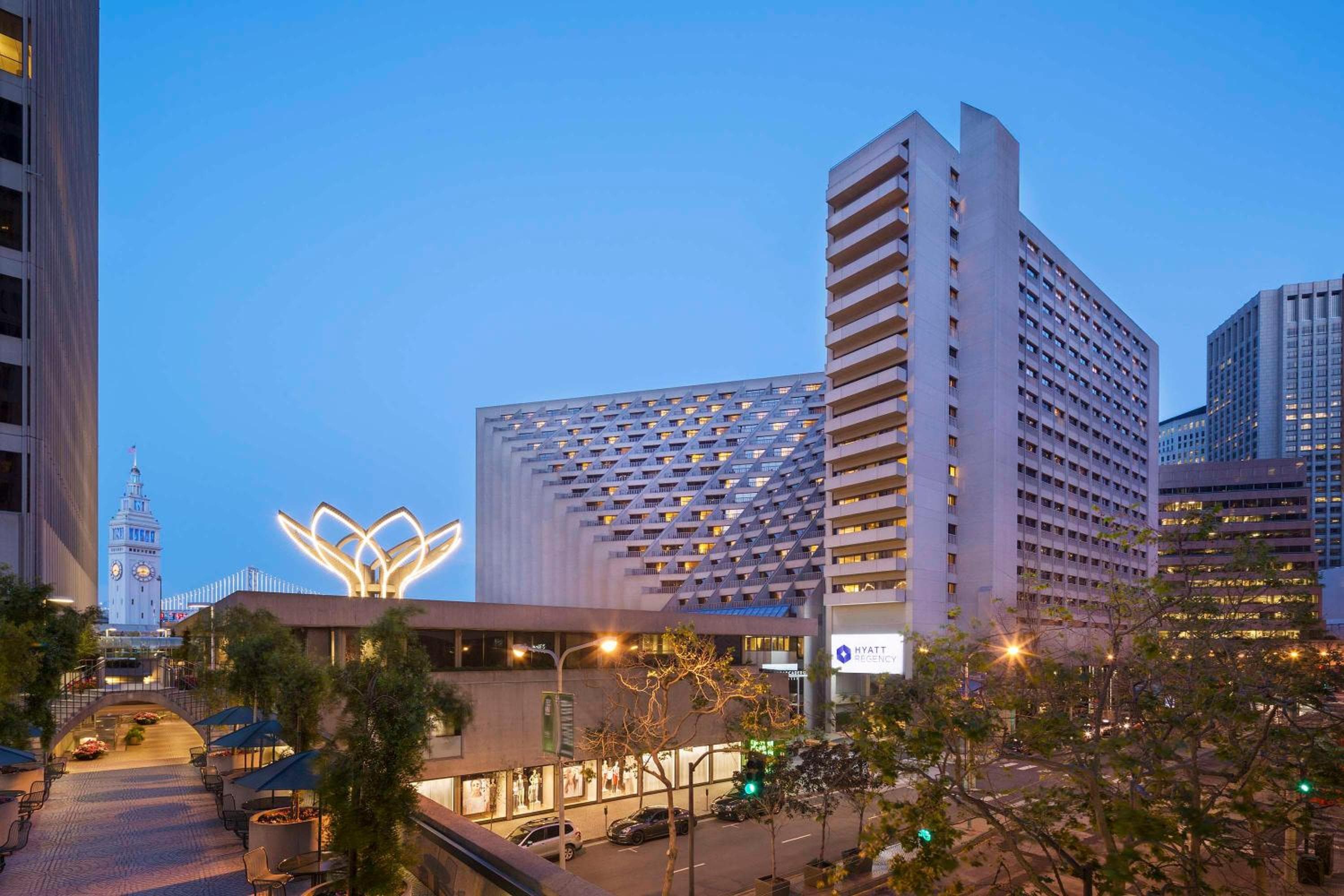 Hyatt Regency San Francisco: building