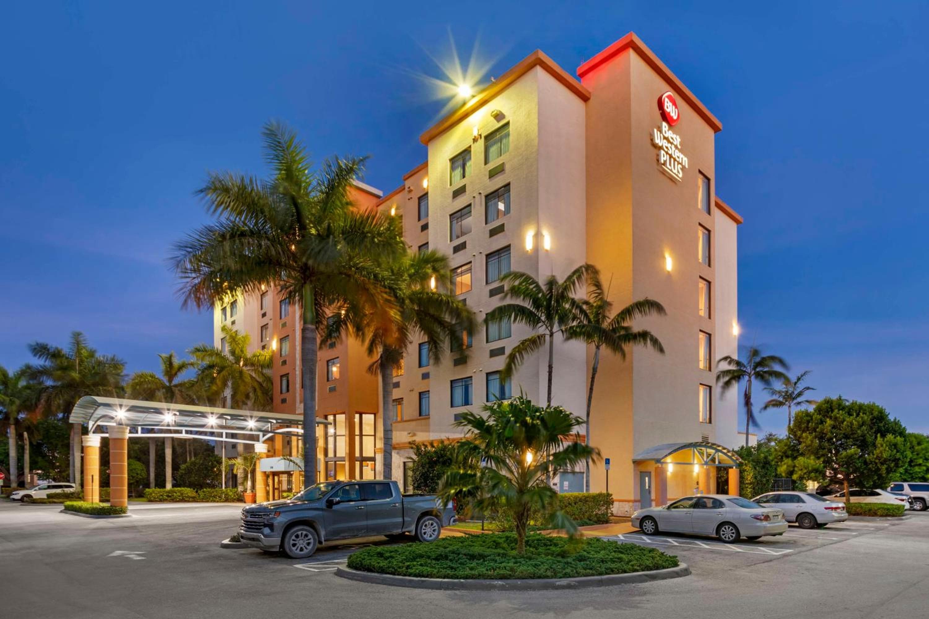 Best Western Plus Miami Executive Airport Hotel and Suites: building