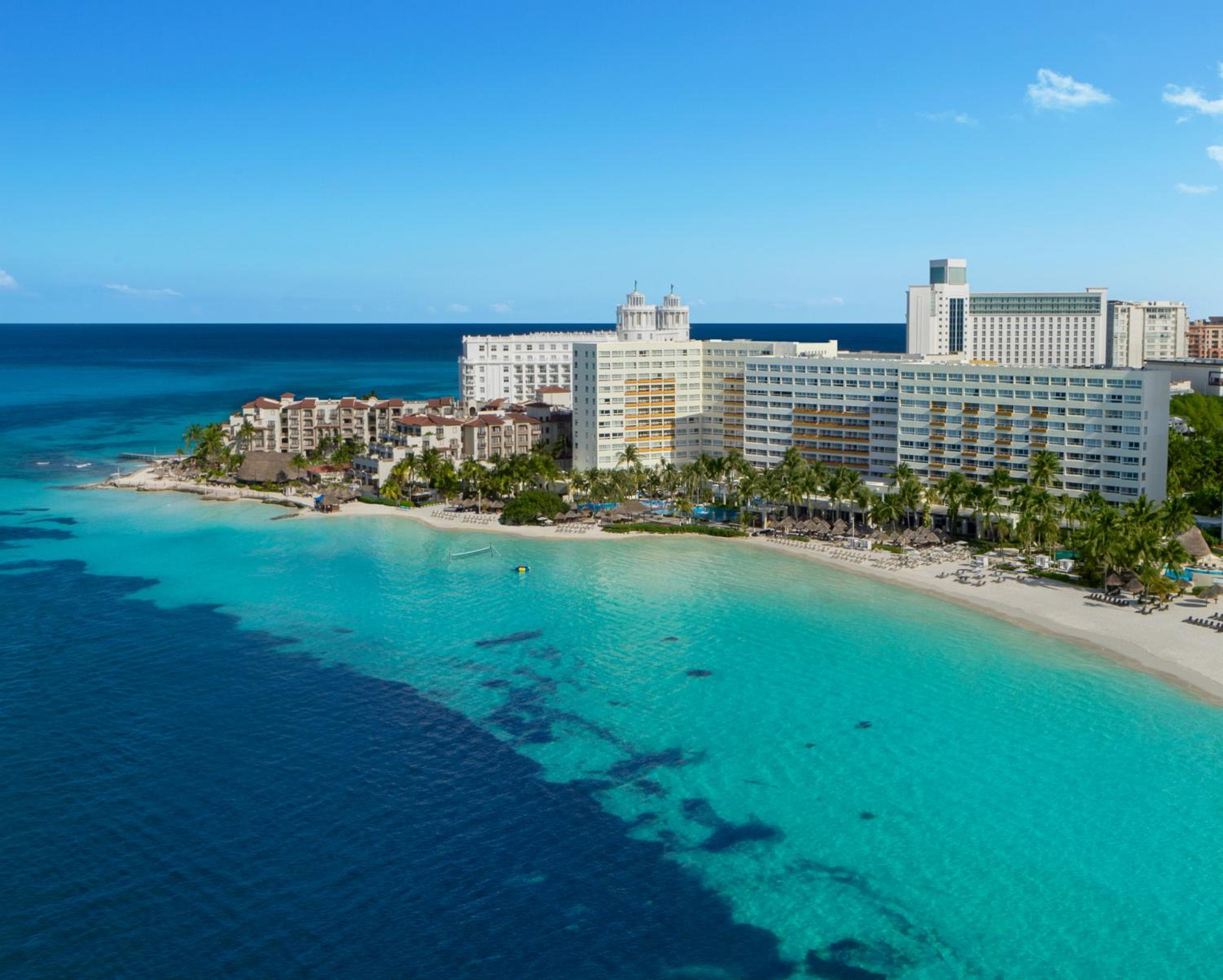 Dreams Sands Cancun Resort & Spa: building