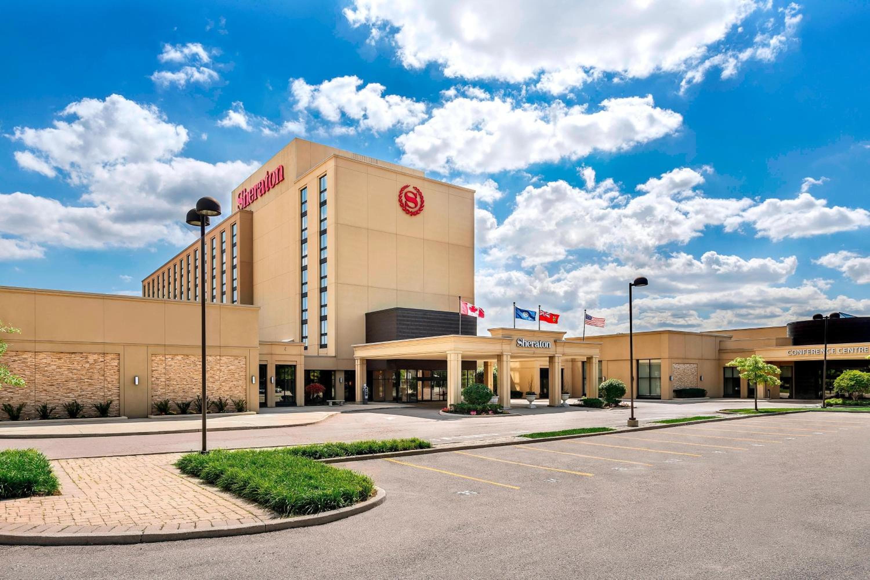 Sheraton Toronto Airport Hotel & Conference Centre: building