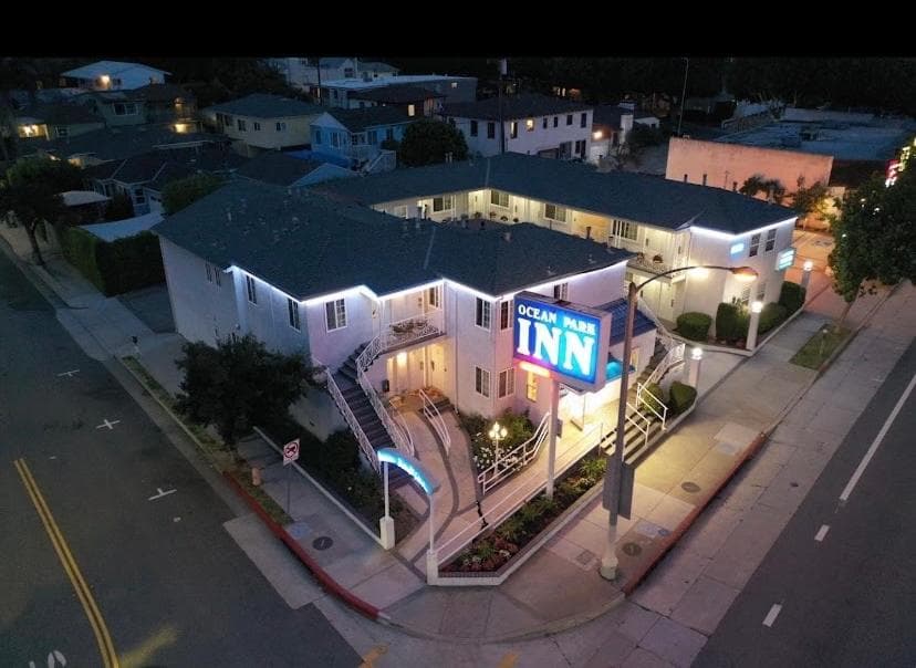 Ocean Park Inn: building