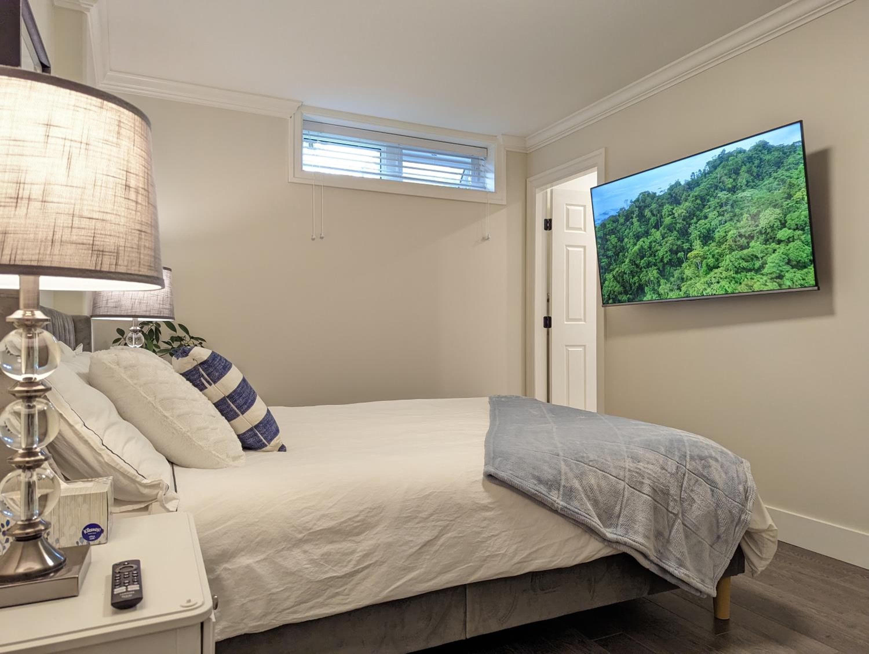 Nice home away at Vancouver near YVR: bedroom