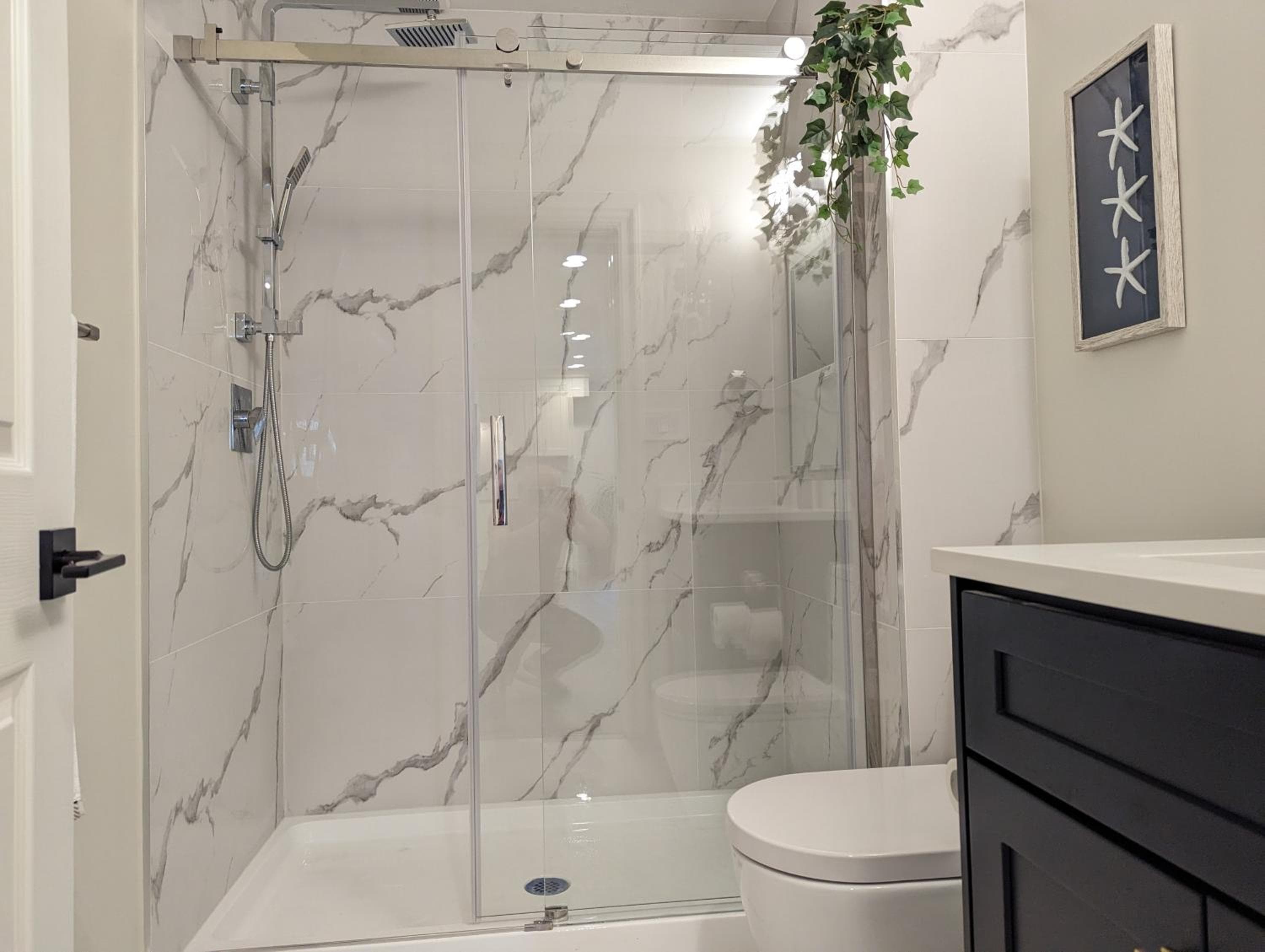 Nice home away at Vancouver near YVR: bathroom