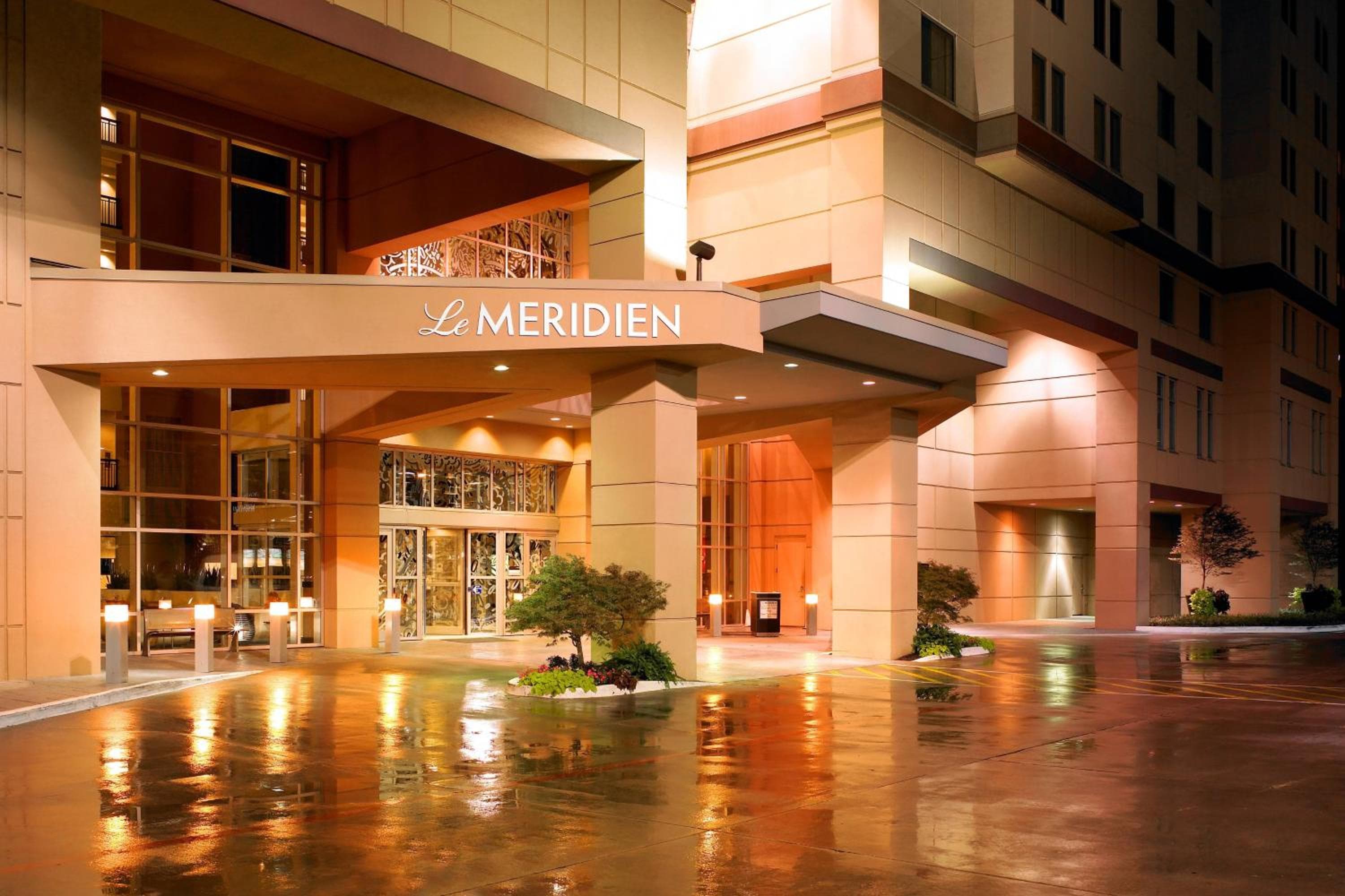 Le Meridien Dallas by the Galleria: building