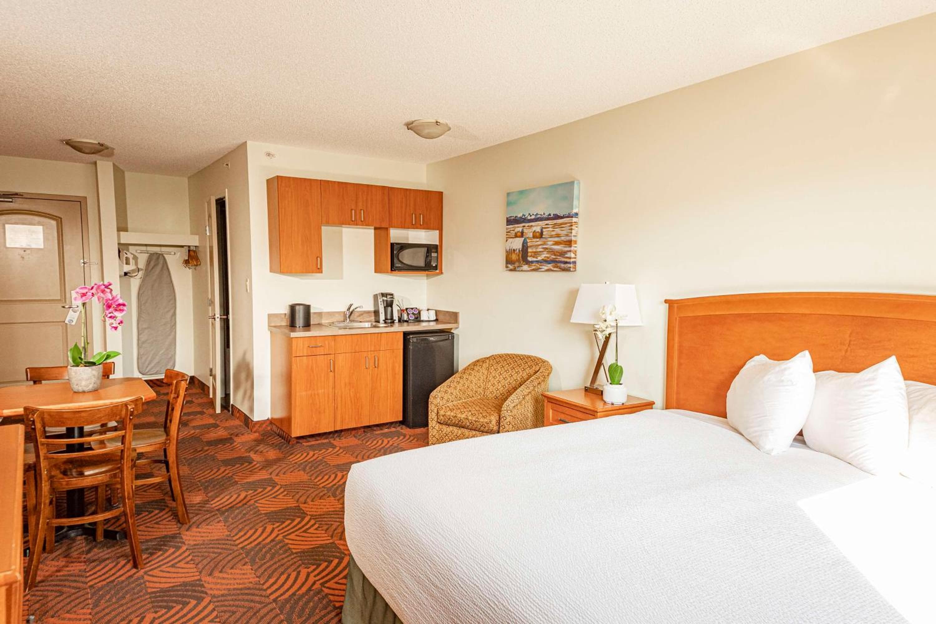 Service Plus Inns and Suites Calgary