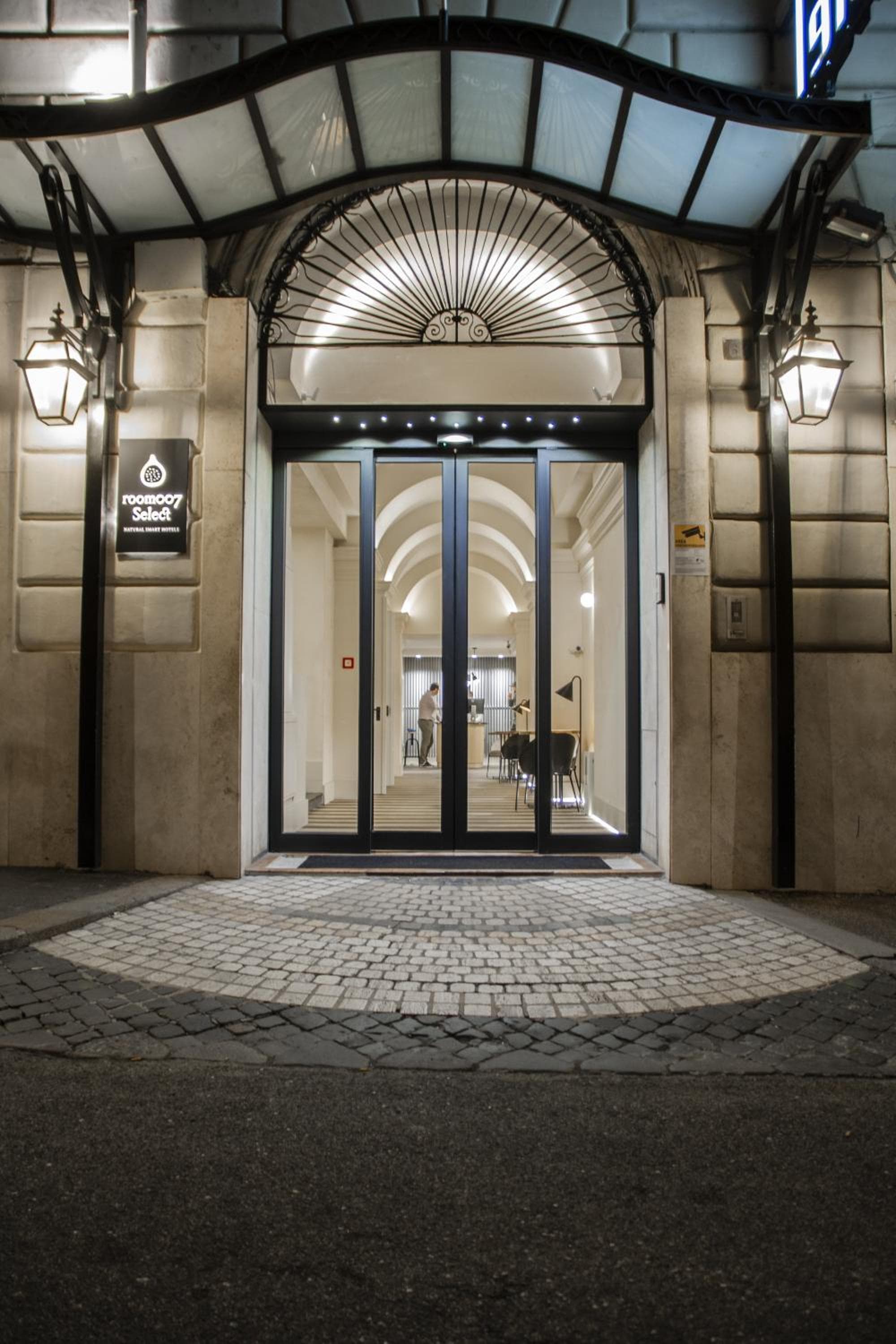 Select Via Veneto: building