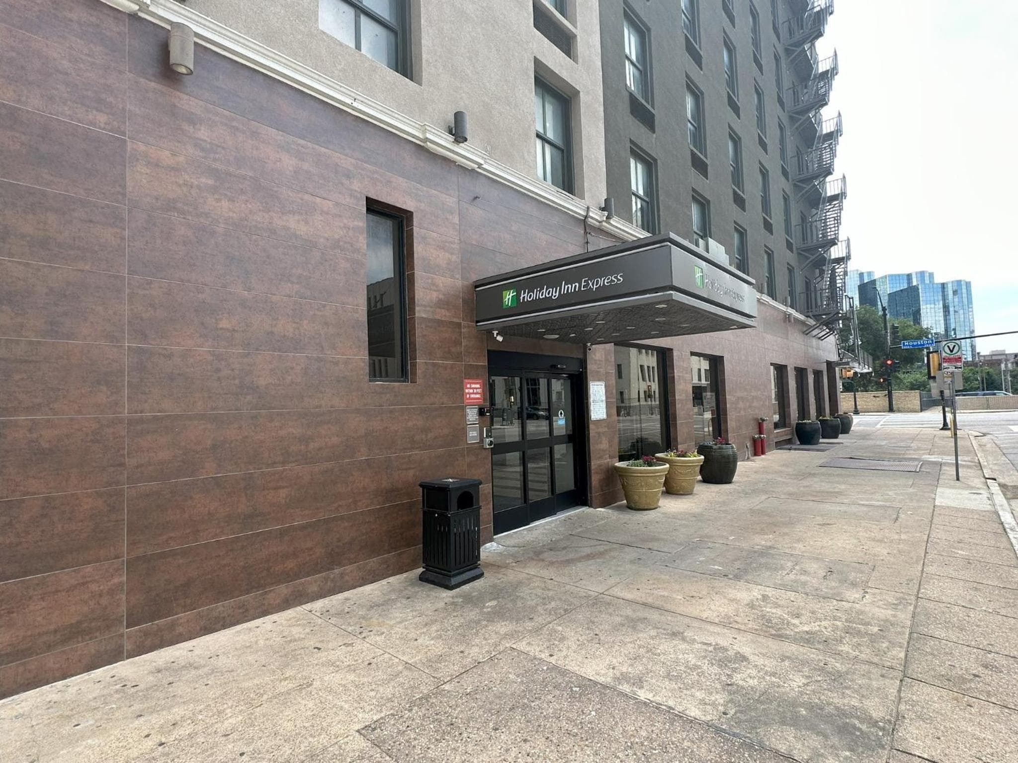 Holiday Inn Express - Dallas Downtown by IHG: building