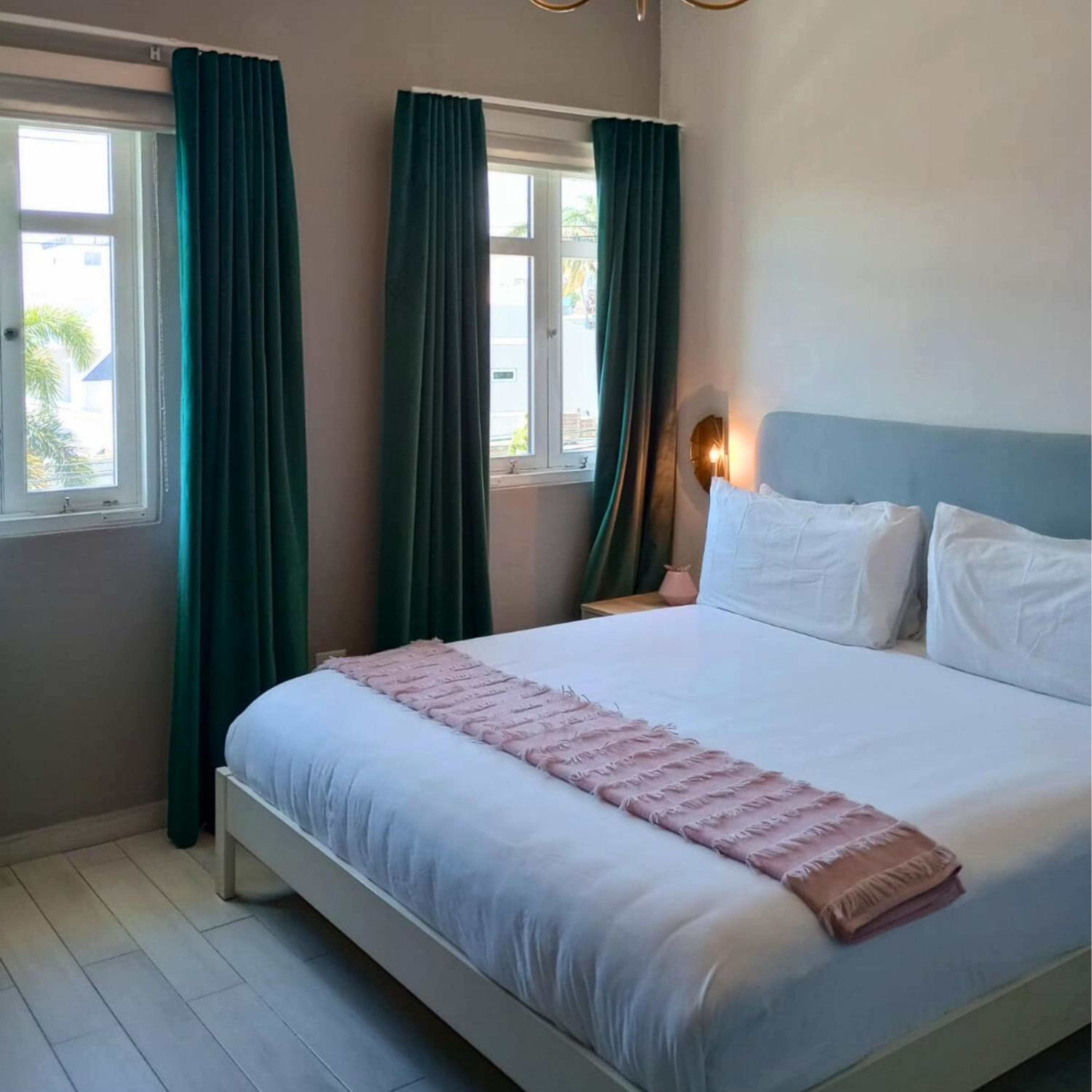 Trópica Beach Hotel