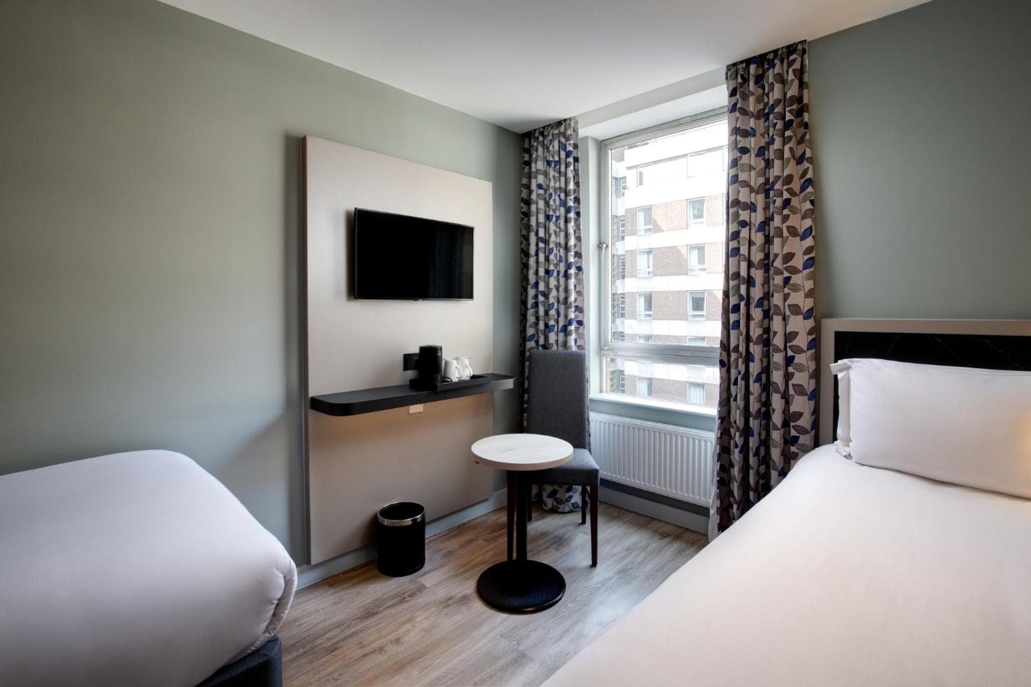Royal National Hotel: hotel room