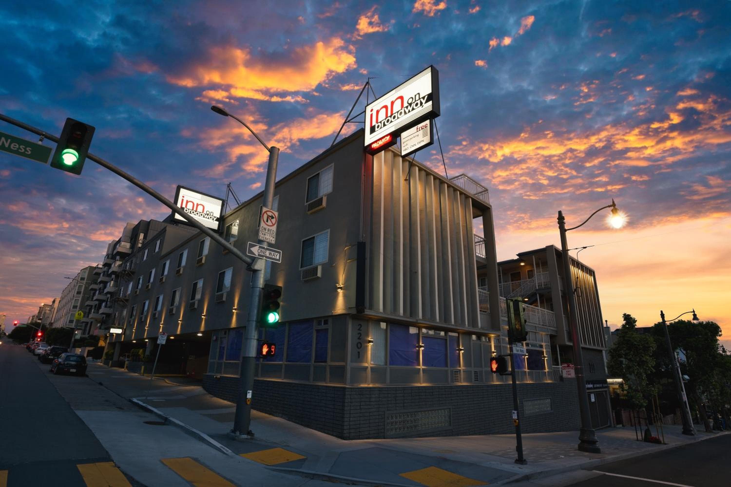 Inn on Broadway: building